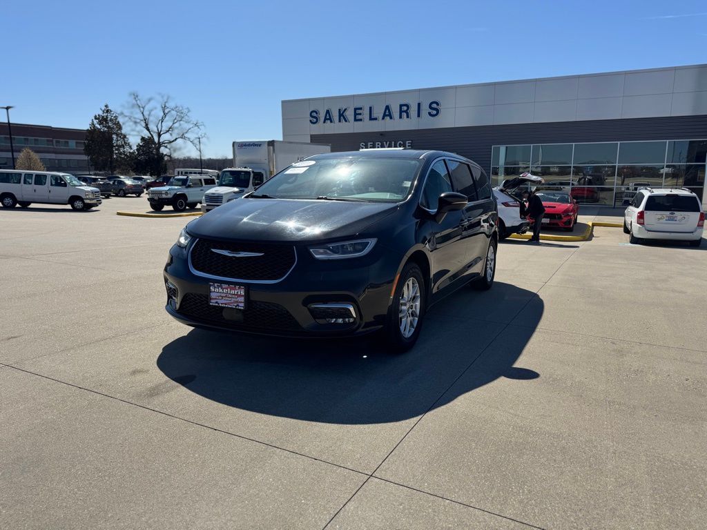 2023 Chrysler Pacifica Touring L
