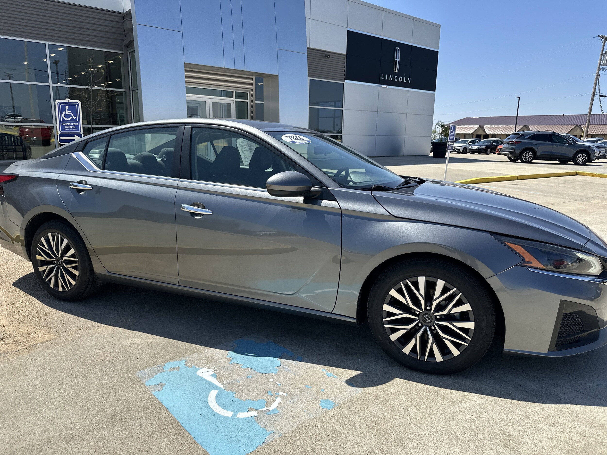 2023 Nissan Altima 2.5 SV photo 2
