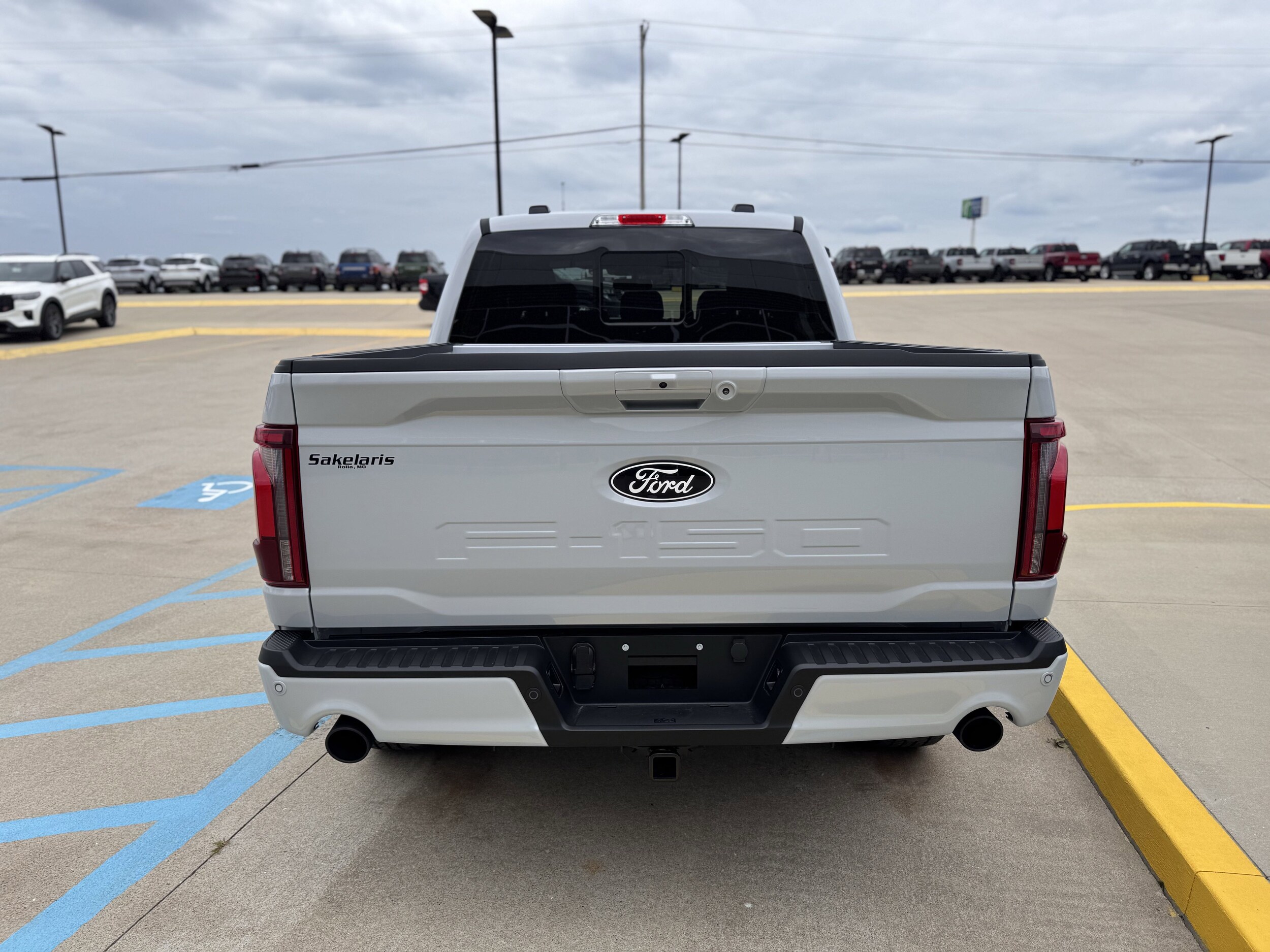 2025 Ford F-150 Lariat photo 4