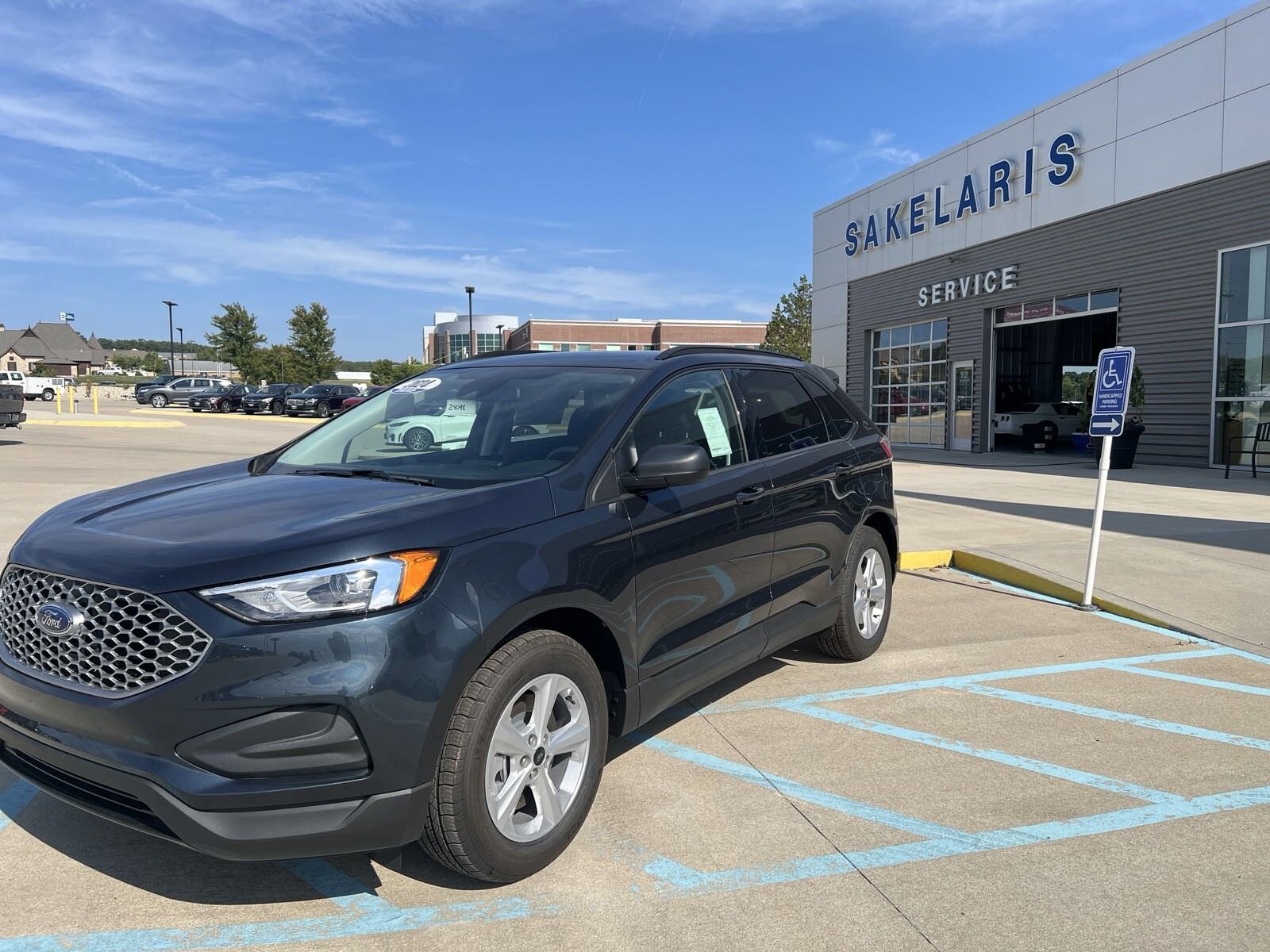 2024 Ford Edge SE photo 2