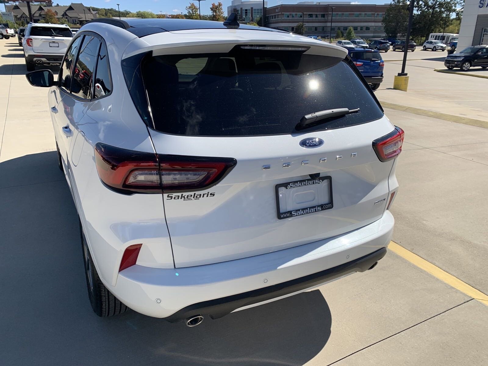 2023 Ford Escape ST-Line photo 2