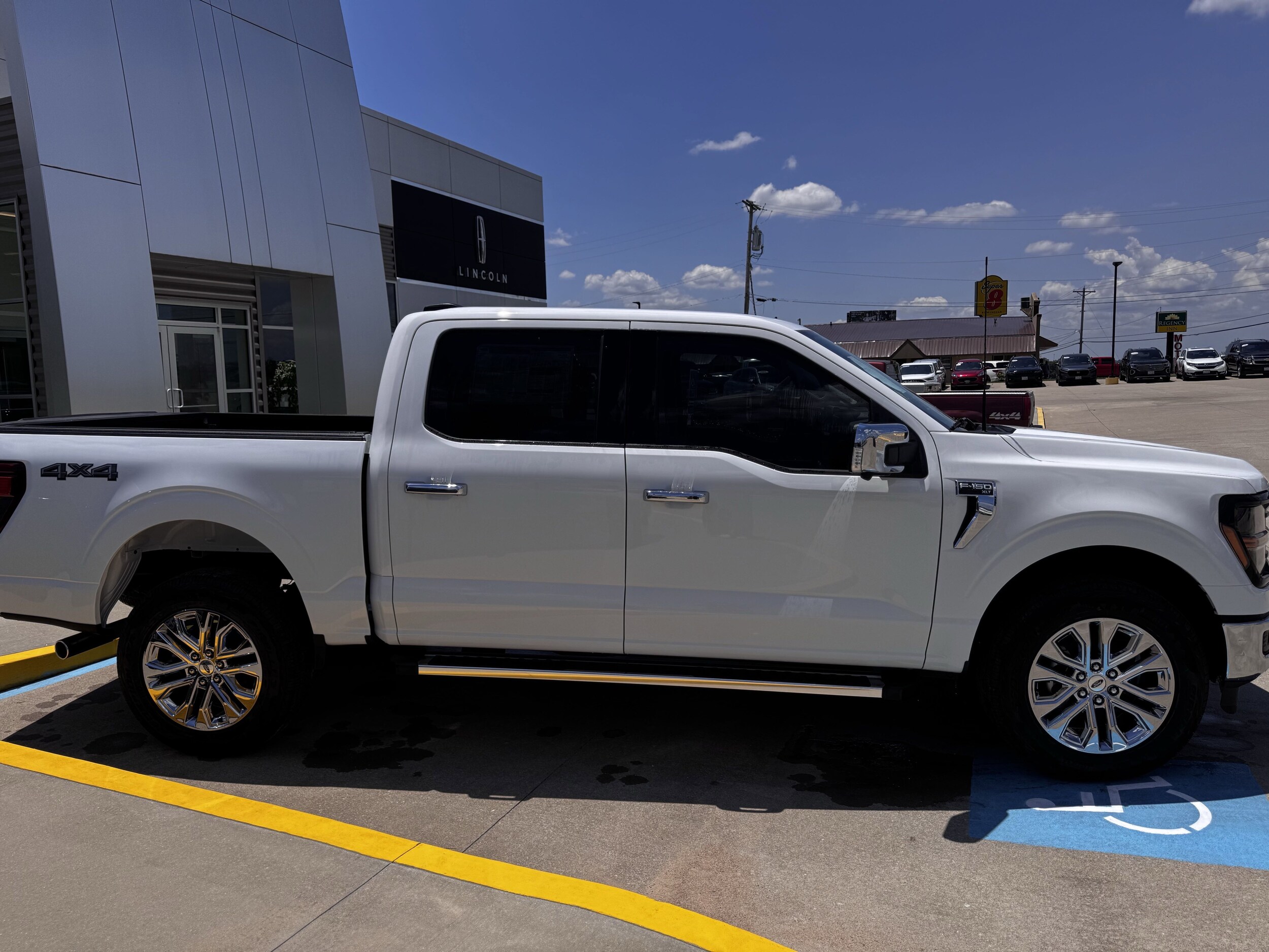 2025 Ford F-150 XLT photo 3