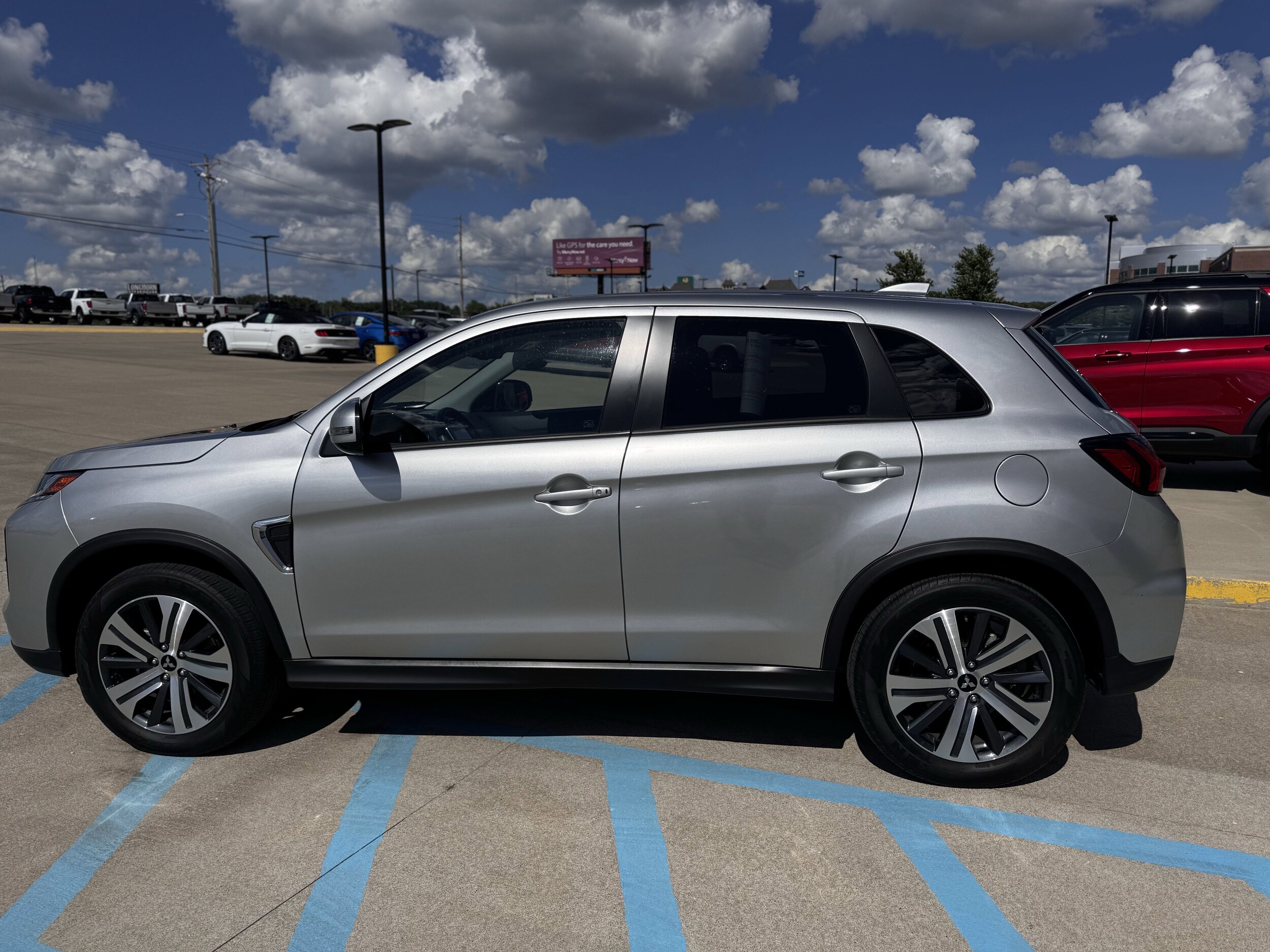 2024 Mitsubishi Outlander Sport SE photo 4