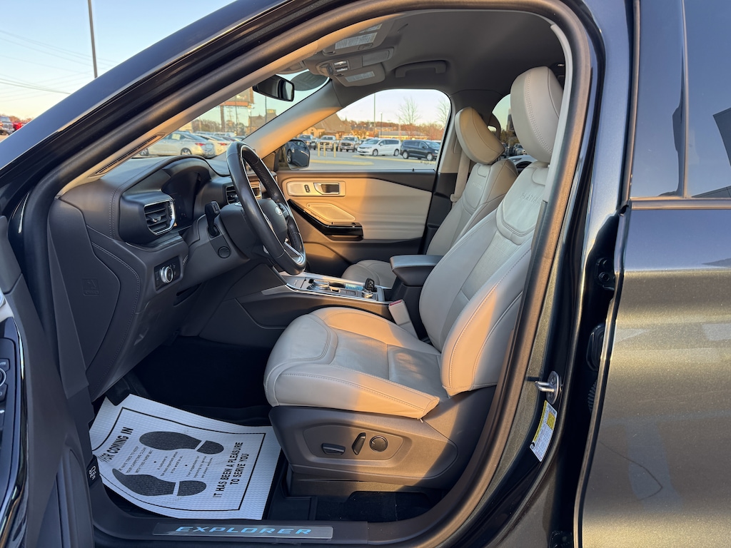 2022 Ford Explorer Platinum photo 4
