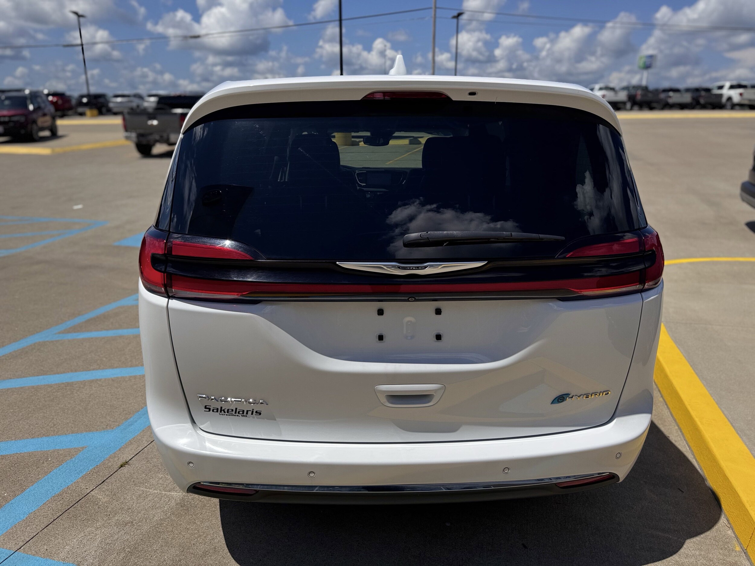2022 Chrysler Pacifica Hybrid Touring L photo 4
