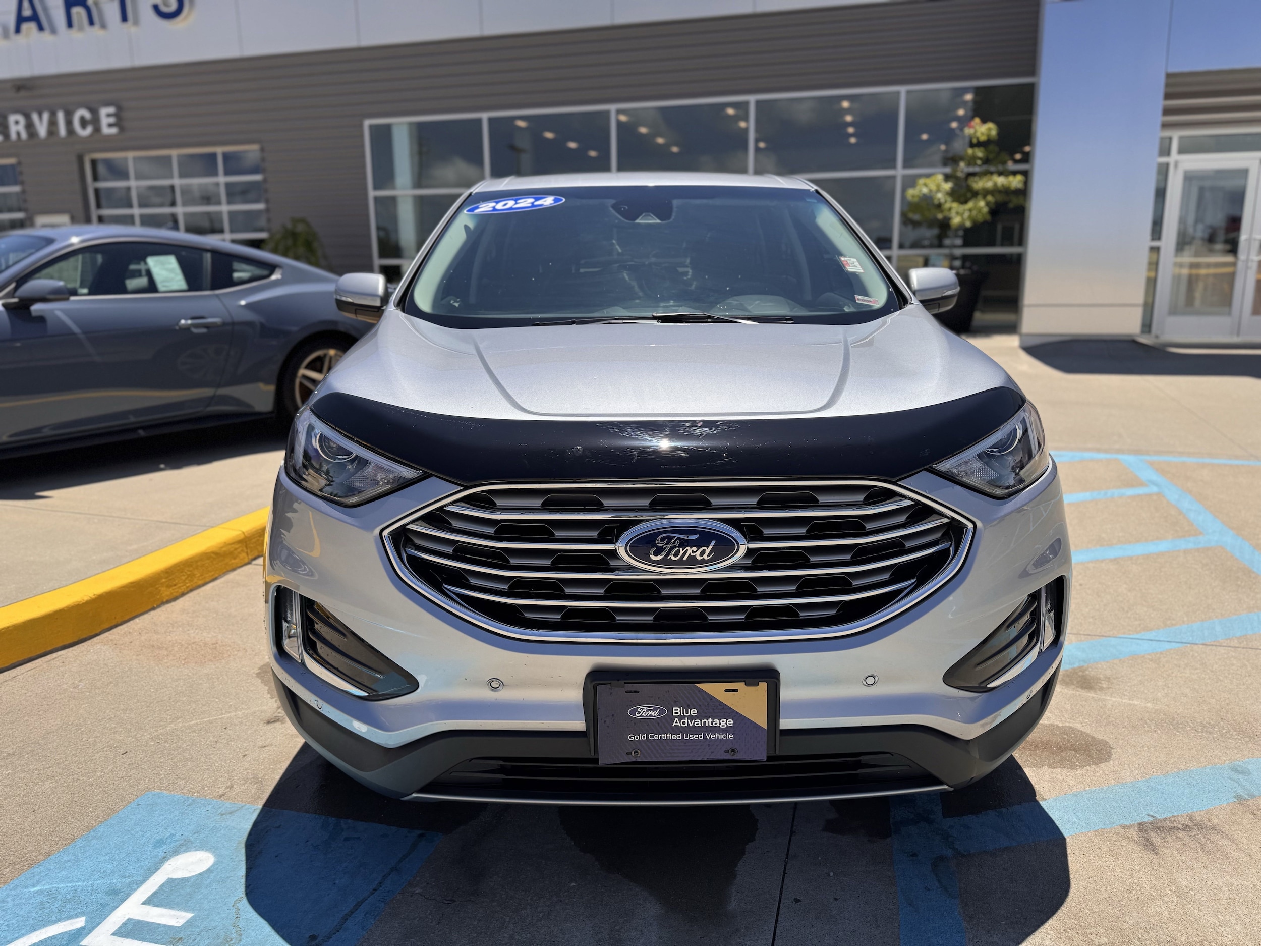 2024 Ford Edge Titanium photo 2