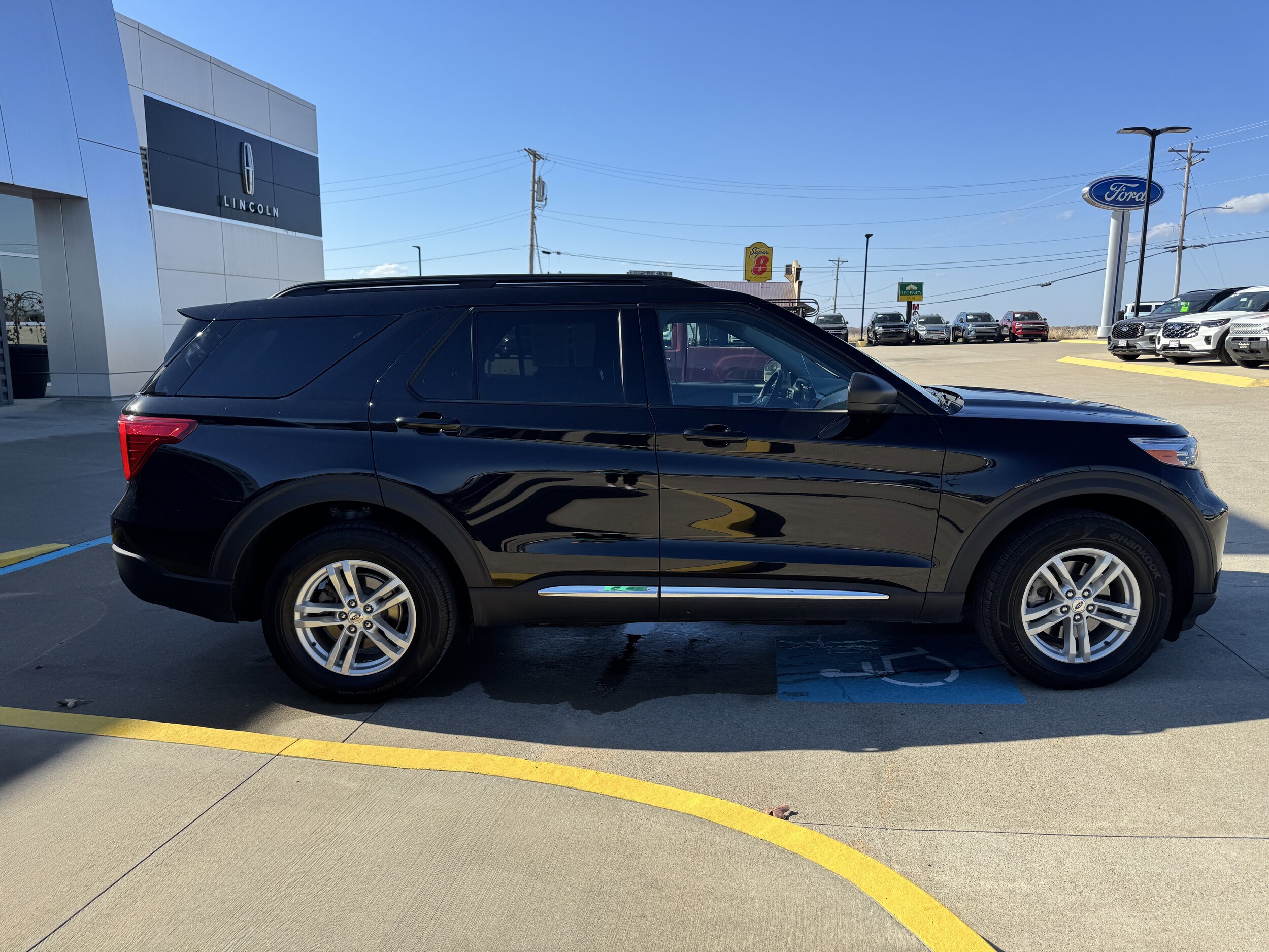 2022 Ford Explorer XLT photo 2