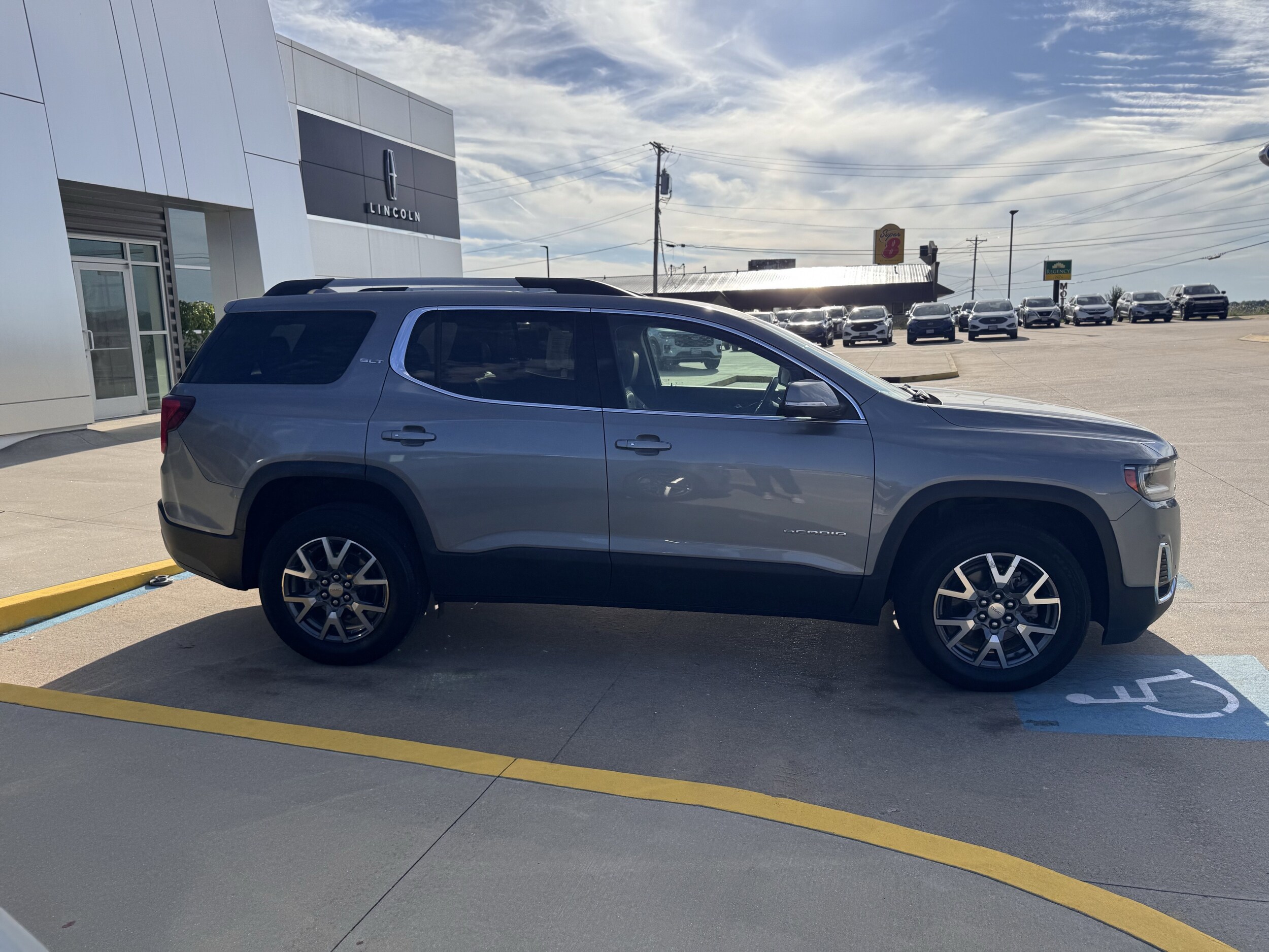 2023 Gmc Acadia SLT photo 3