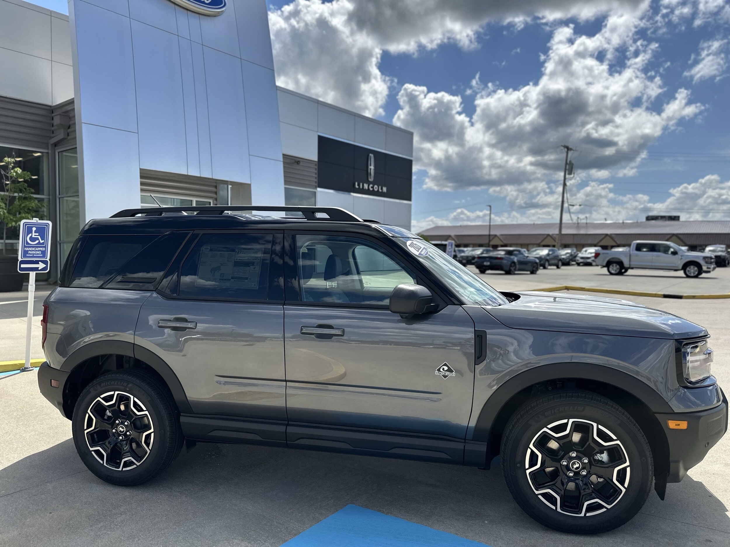 2025 Ford Bronco Sport Outer Banks photo 3