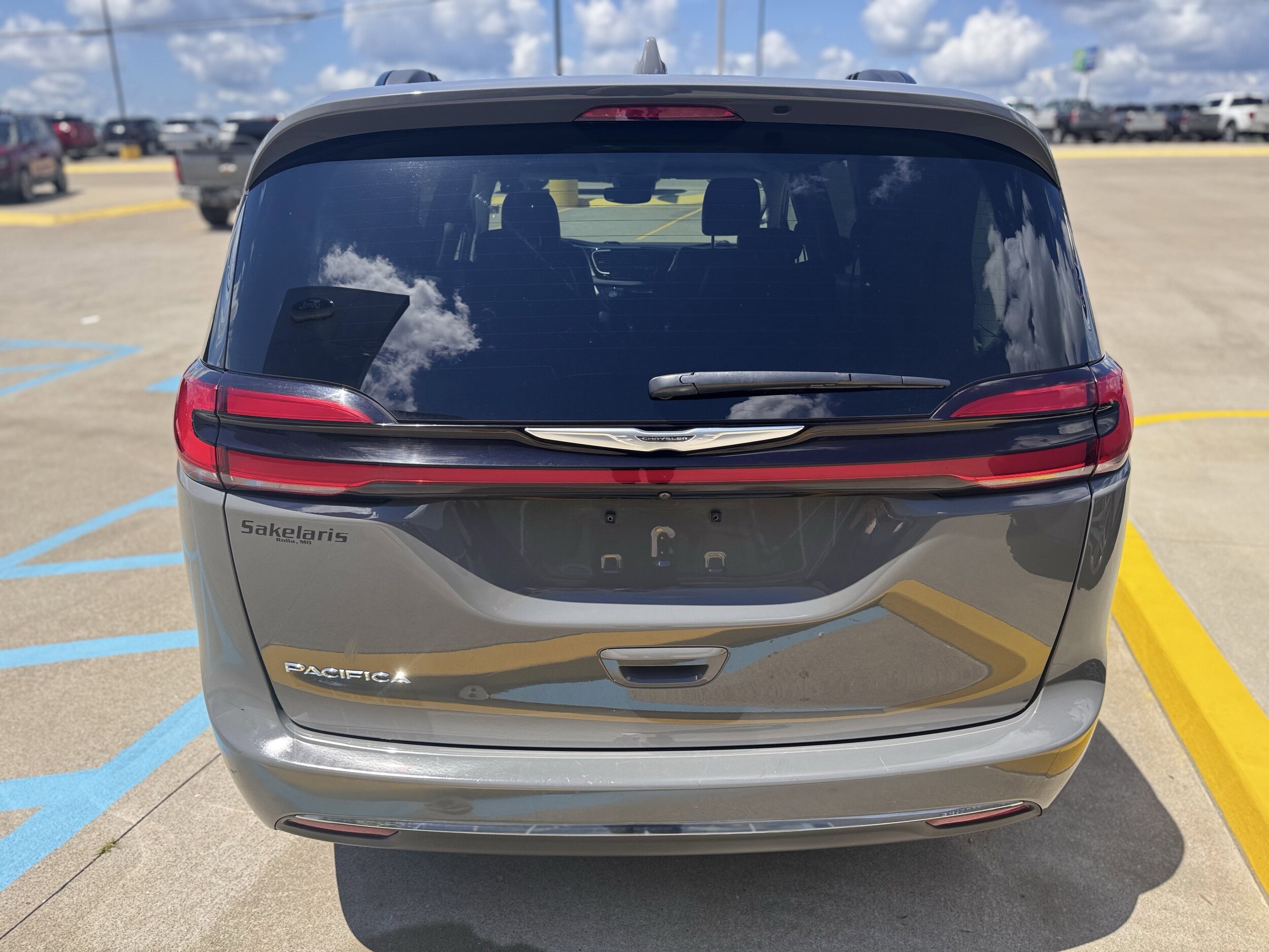 2022 Chrysler Pacifica Touring L photo 4