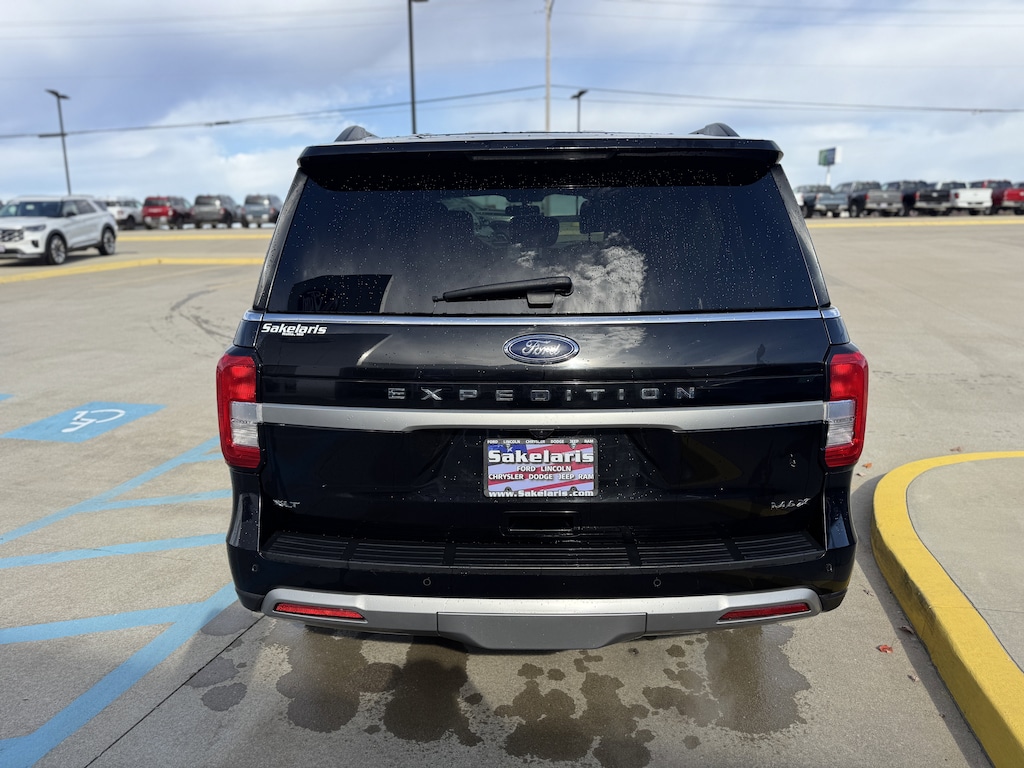 2024 Ford Expedition MAX XLT photo 2