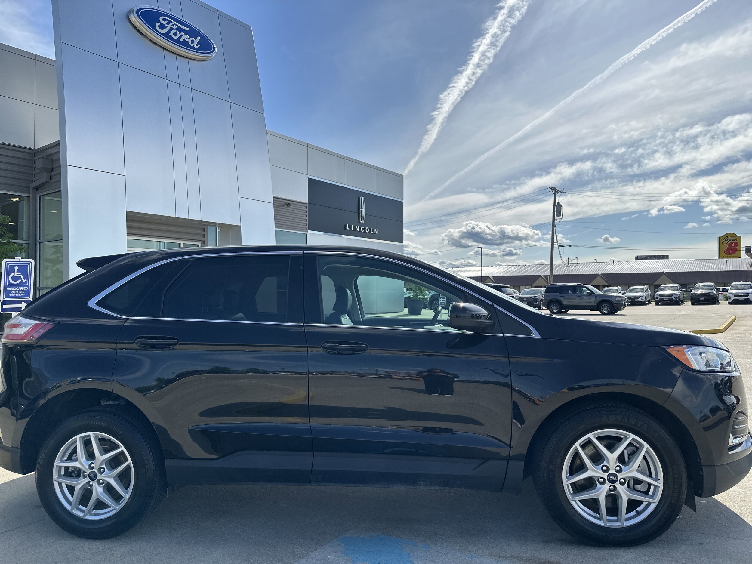 2022 Ford Edge Titanium photo 3