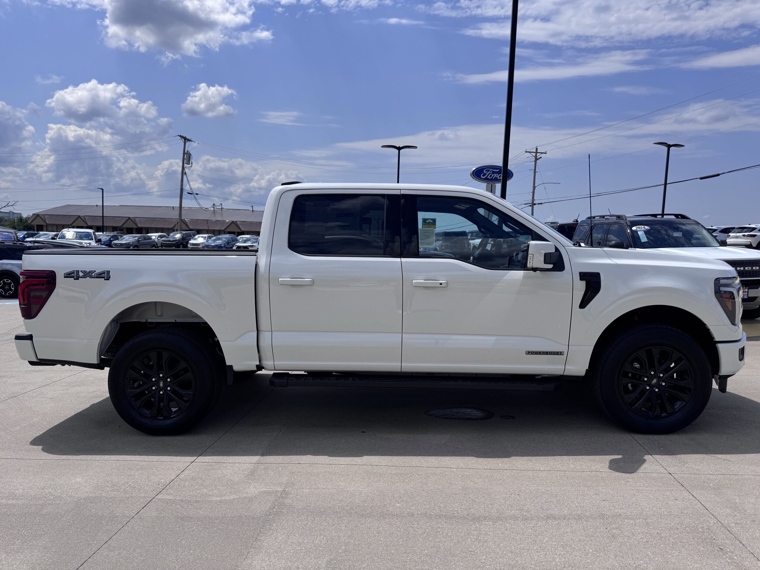 2025 Ford F-150 Lariat photo 3