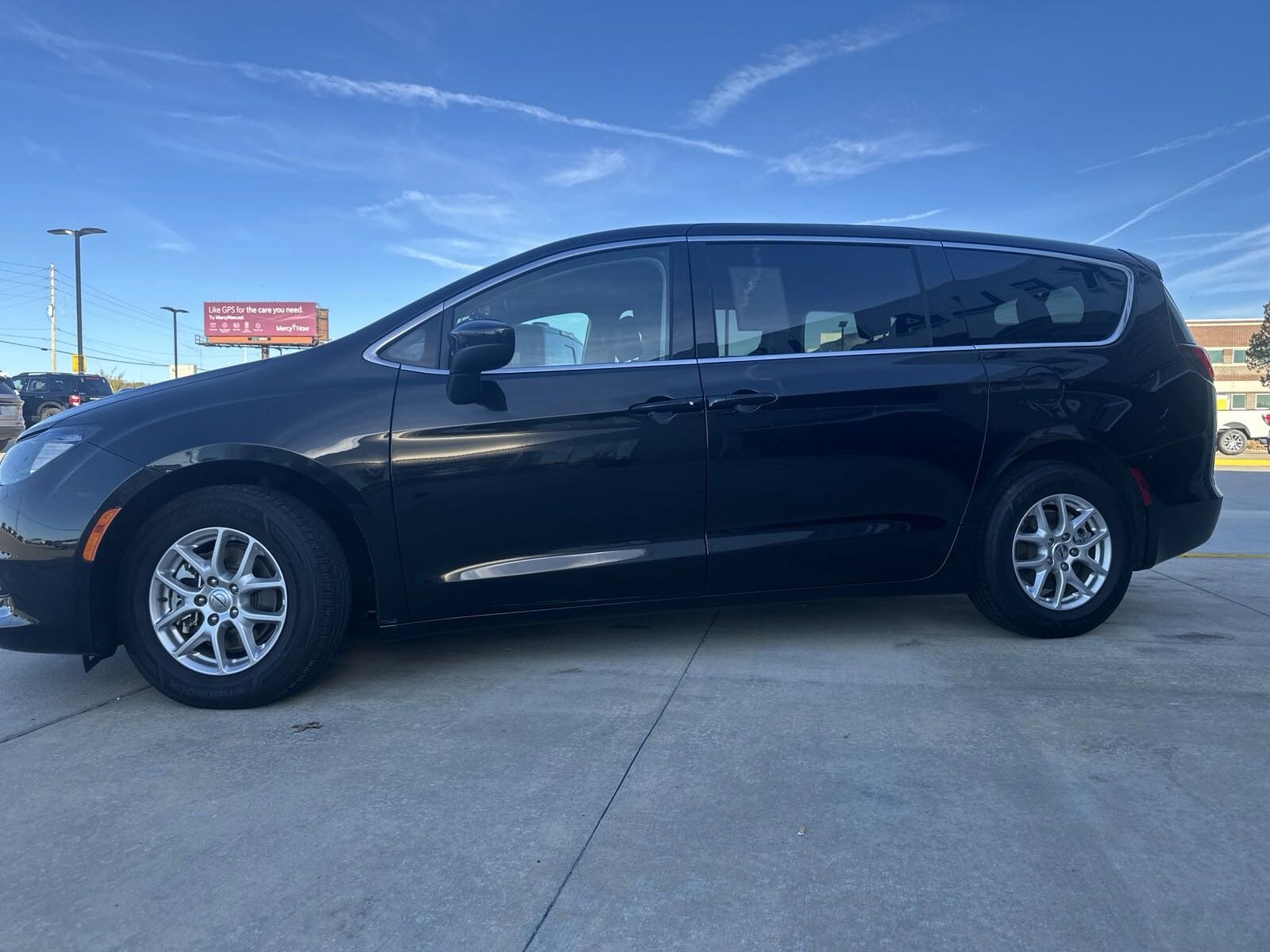 2023 Chrysler Voyager LX photo 2