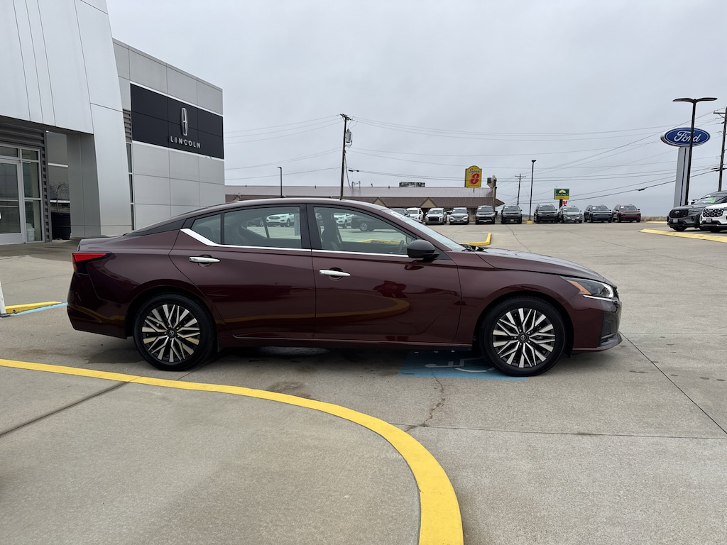 2024 Nissan Altima 2.5 SV photo 3