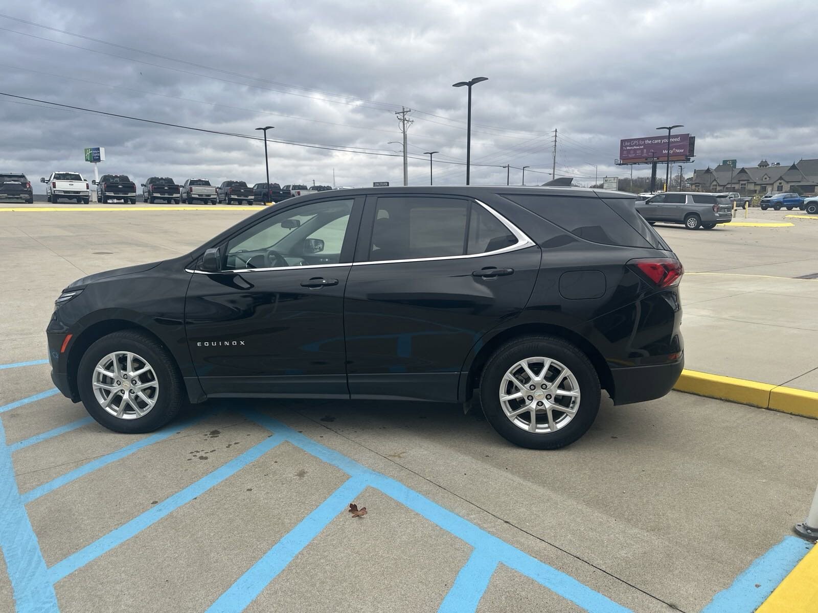 2023 Chevrolet Equinox photo 3