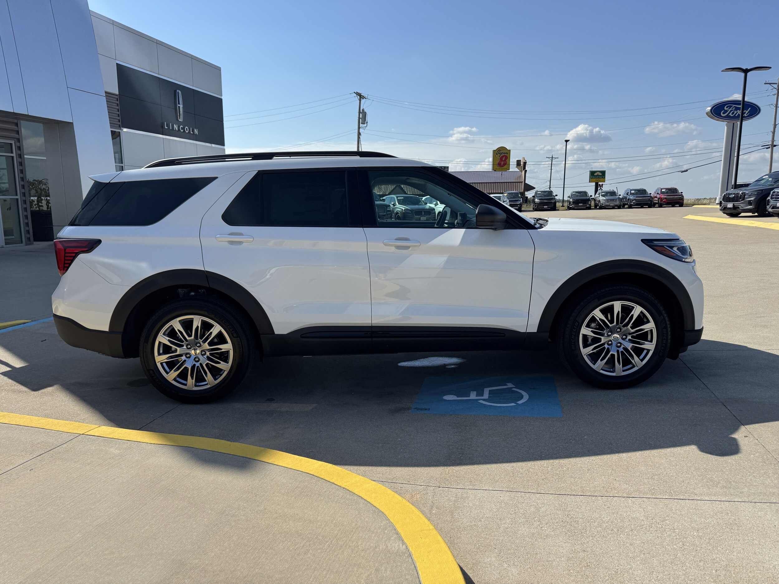 2026 Ford Explorer photo 3