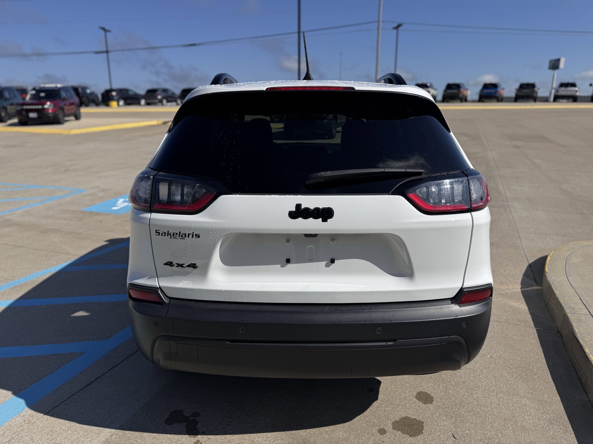 2023 Jeep Cherokee Altitude Lux photo 4