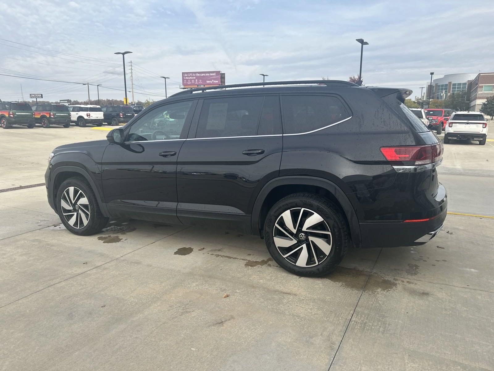 2024 Volkswagen Atlas SE Technology photo 3