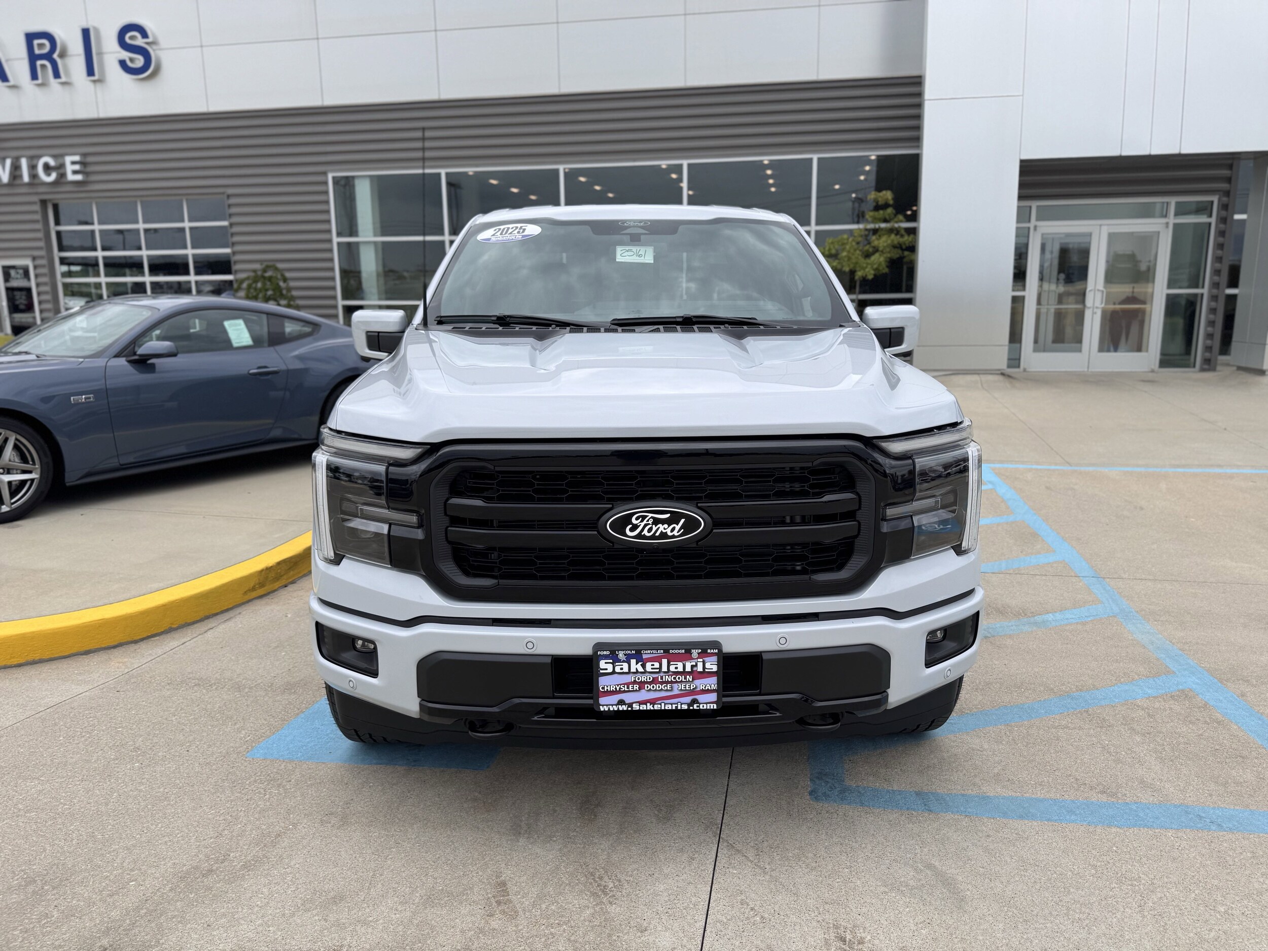 2025 Ford F-150 Lariat photo 2