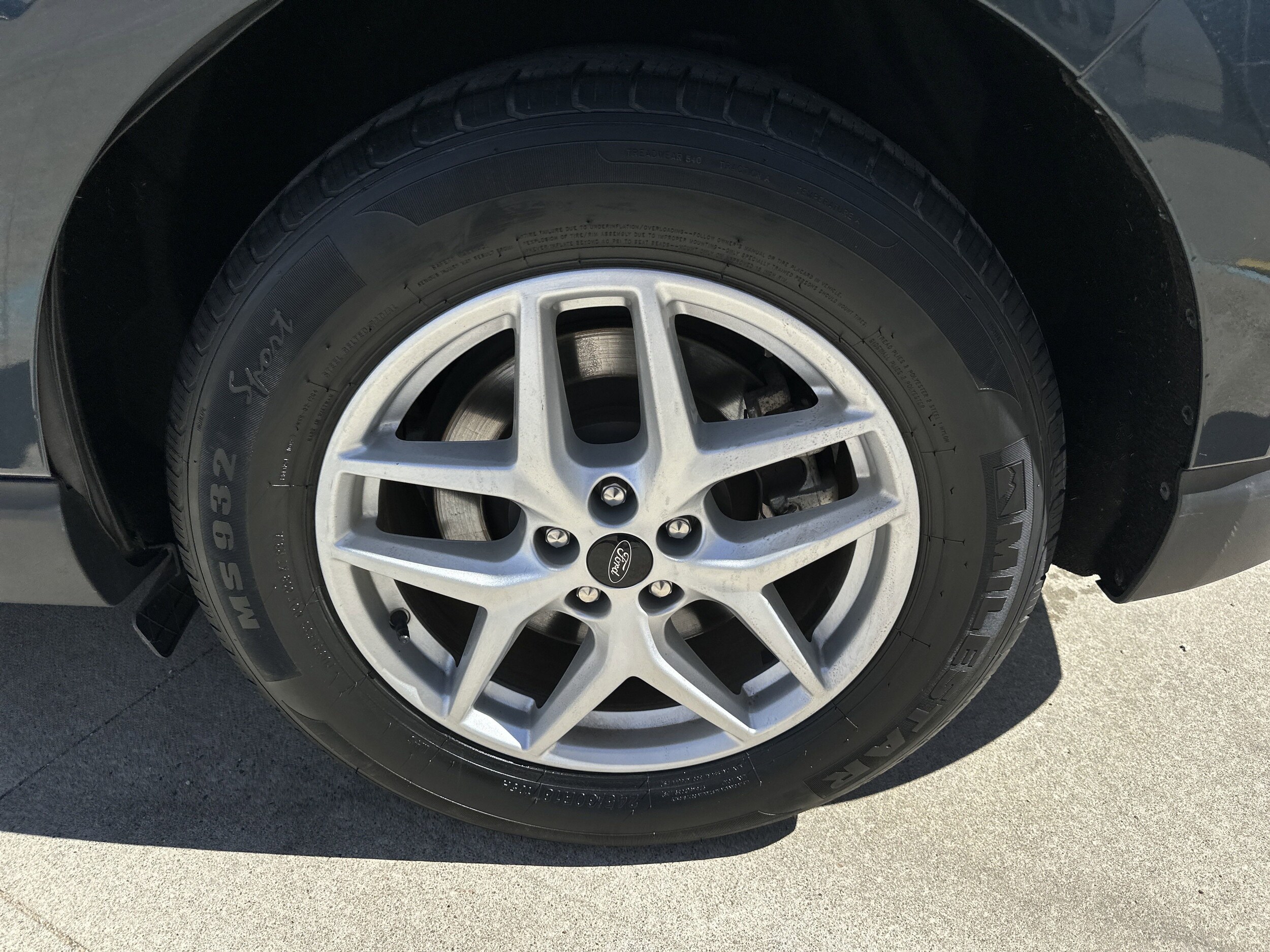 2023 Ford Edge Titanium photo 3