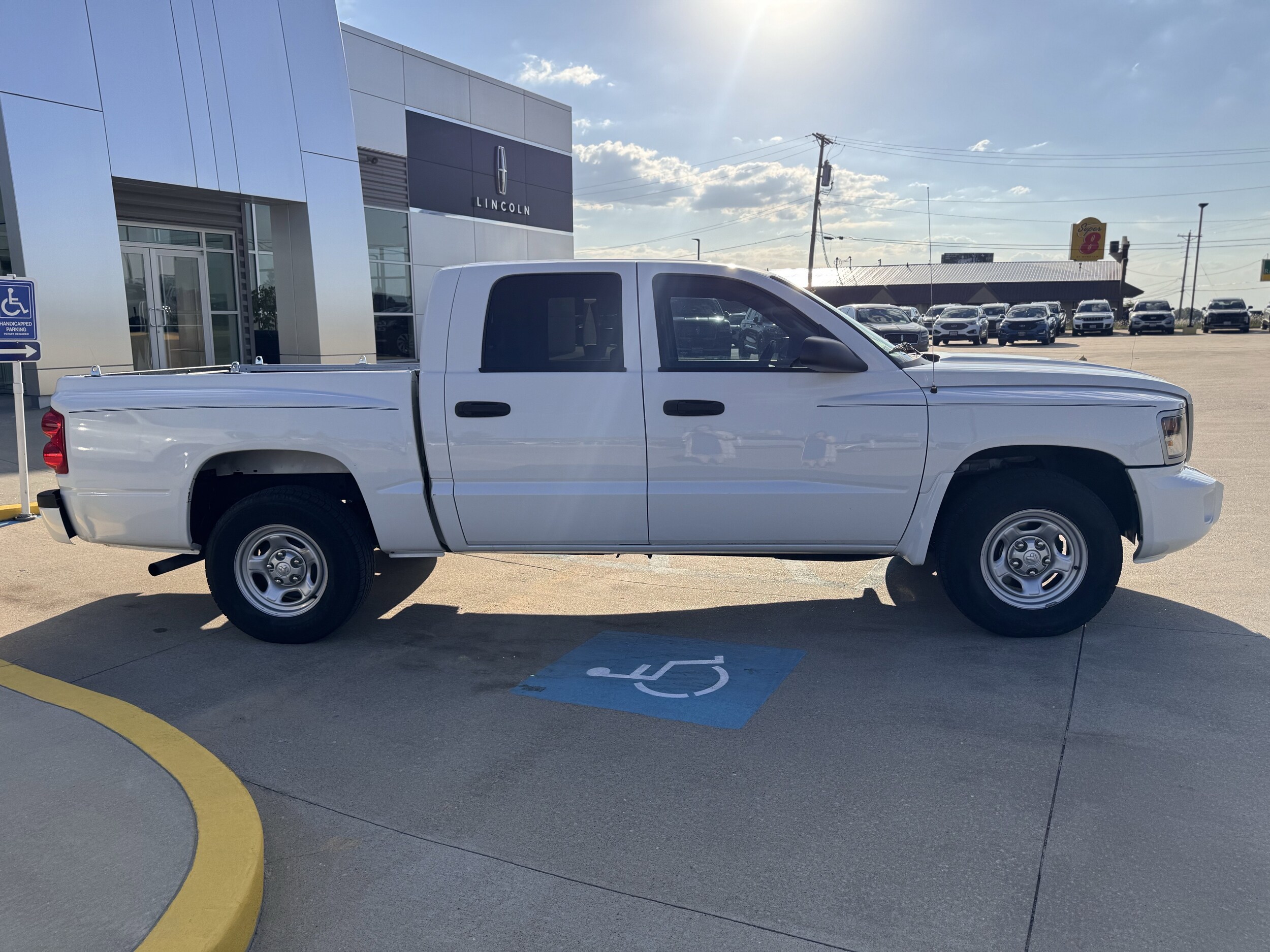 2011 Dodge Dakota SXT SLT photo 3