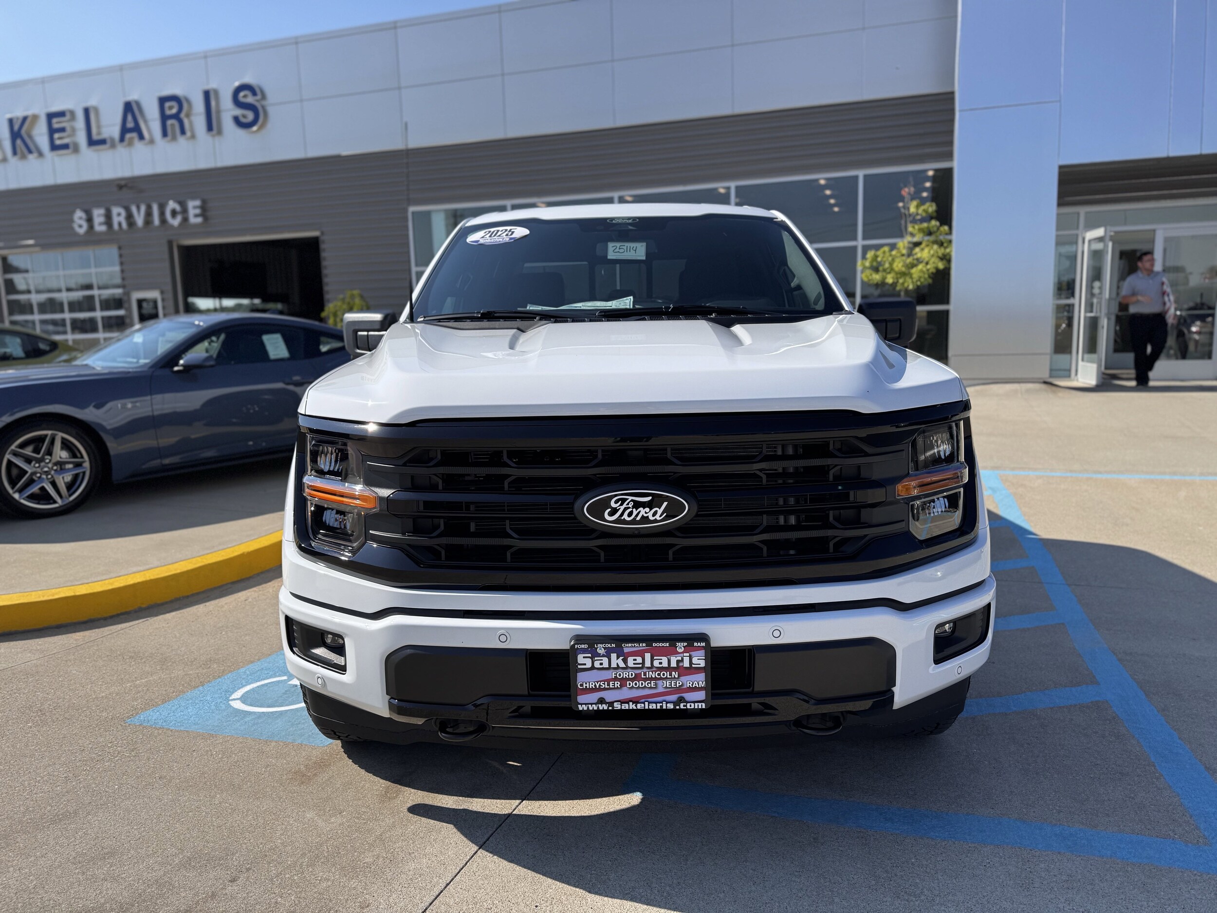 2025 Ford F-150 XLT photo 2