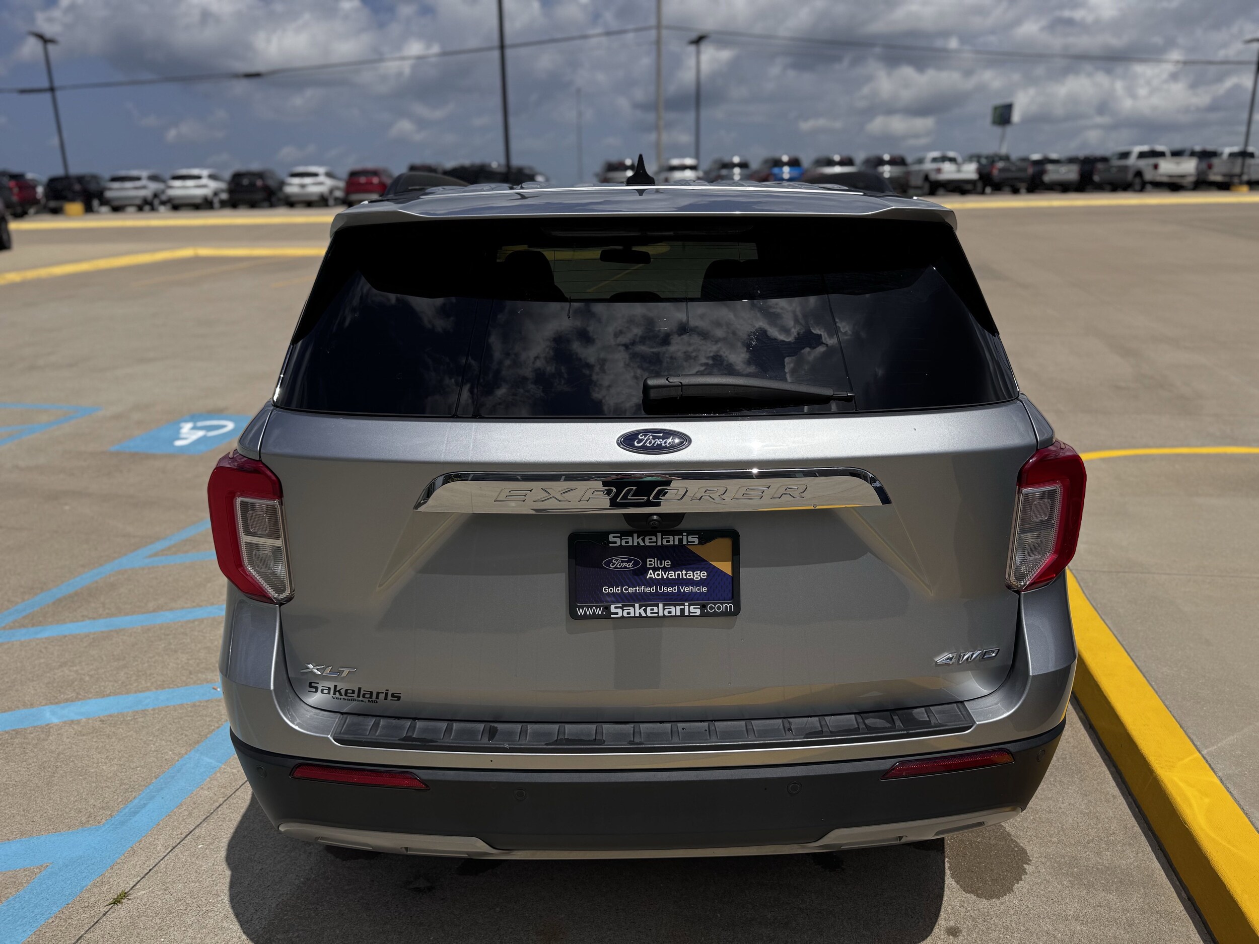 2023 Ford Explorer XLT photo 4