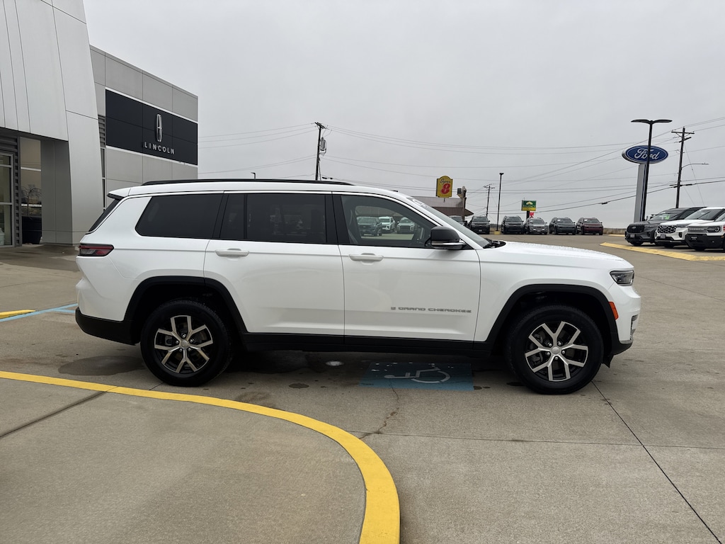 2024 Jeep Grand Cherokee Limited photo 3