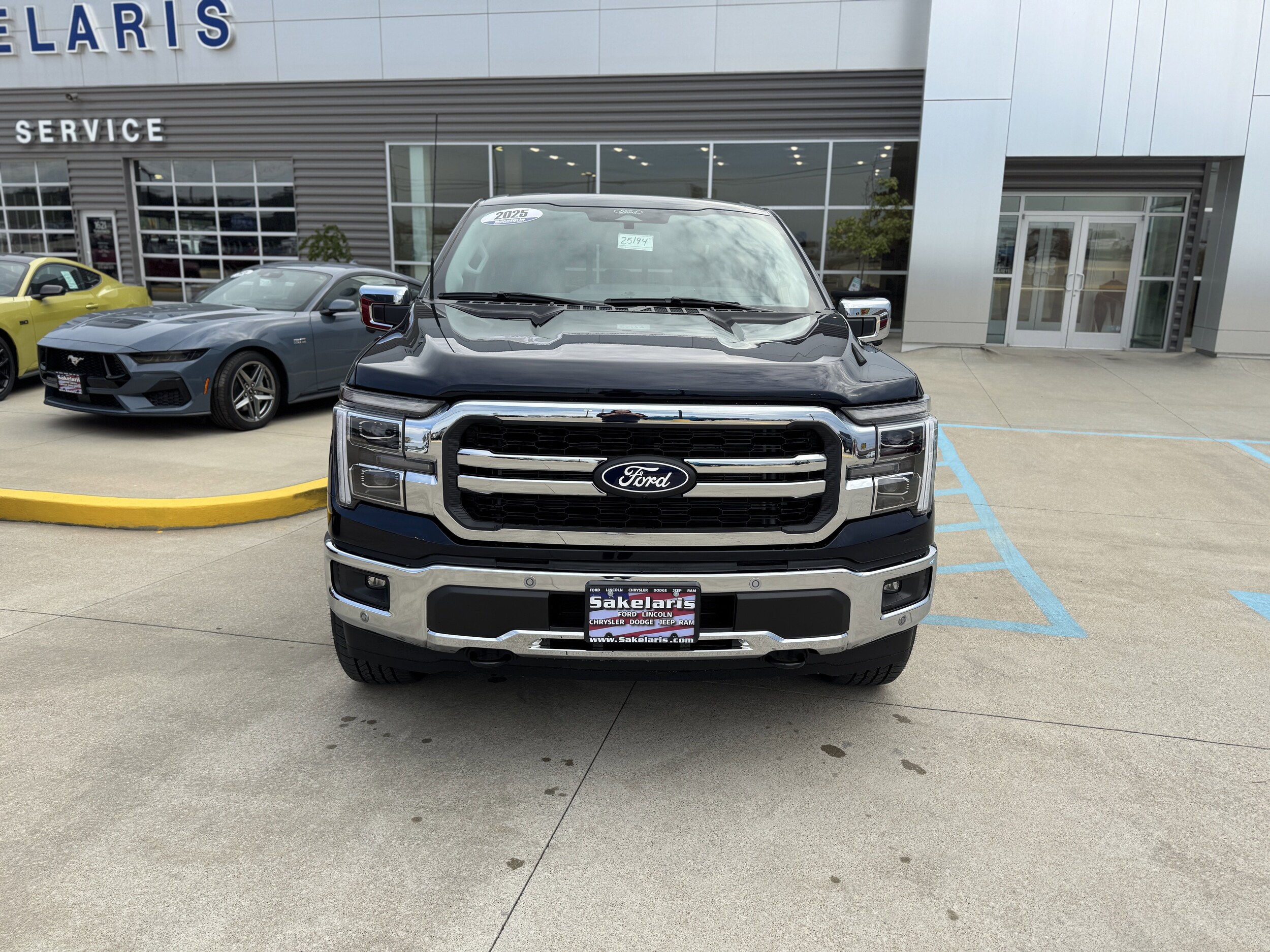 2025 Ford F-150 Lariat photo 2