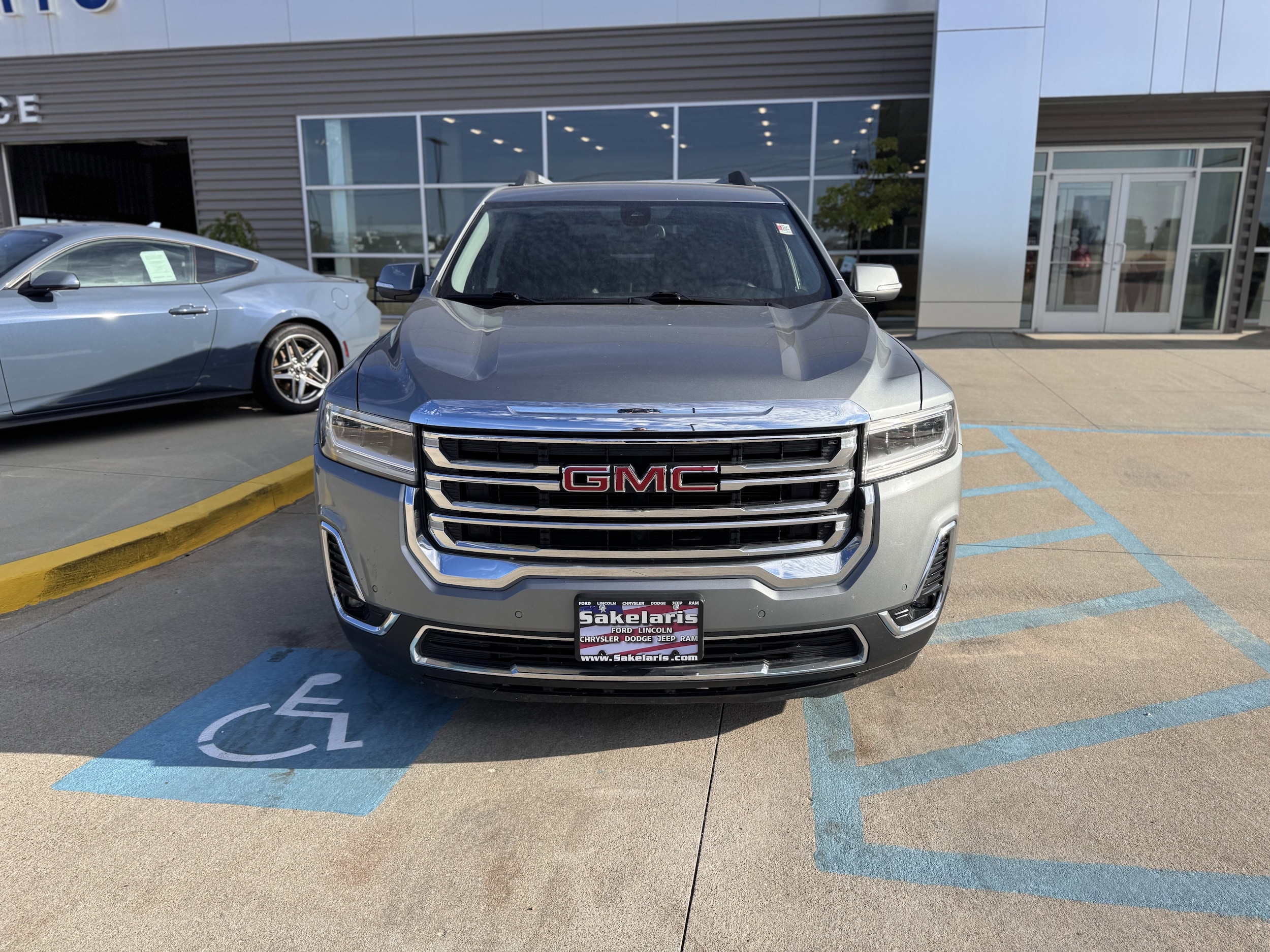 2023 Gmc Acadia SLT photo 2