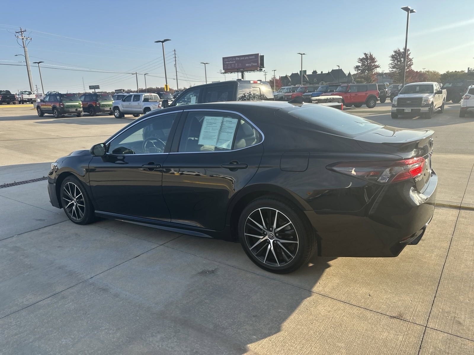 2022 Toyota Camry SE photo 3