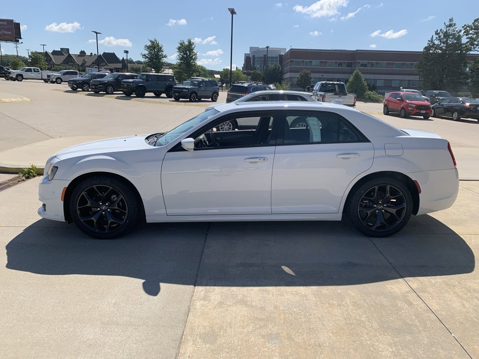 Certified 2022 Chrysler 300 Touring L with VIN 2C3CCADG8NH265225 for sale in Rolla, MO