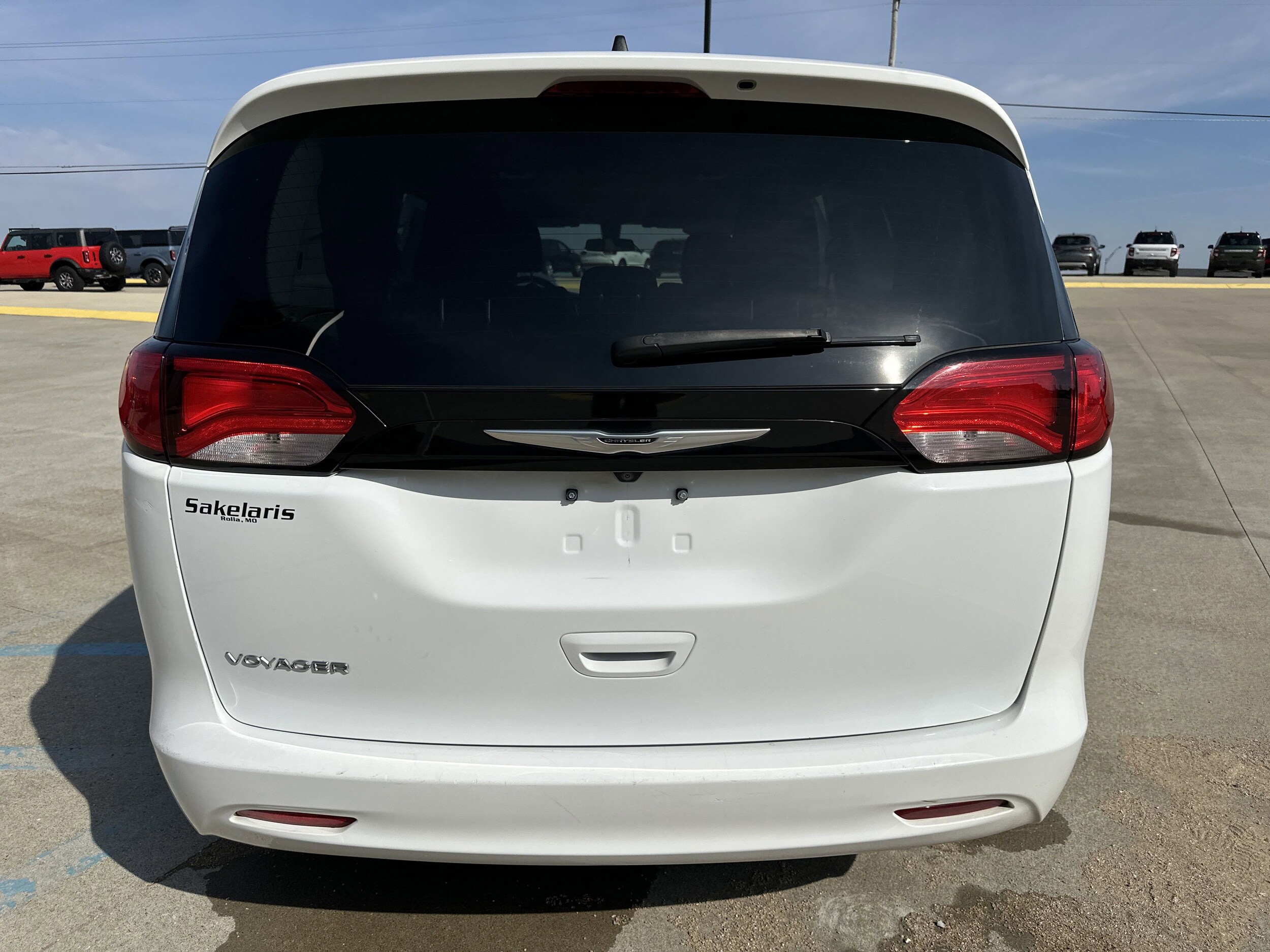2022 Chrysler Voyager LX photo 3
