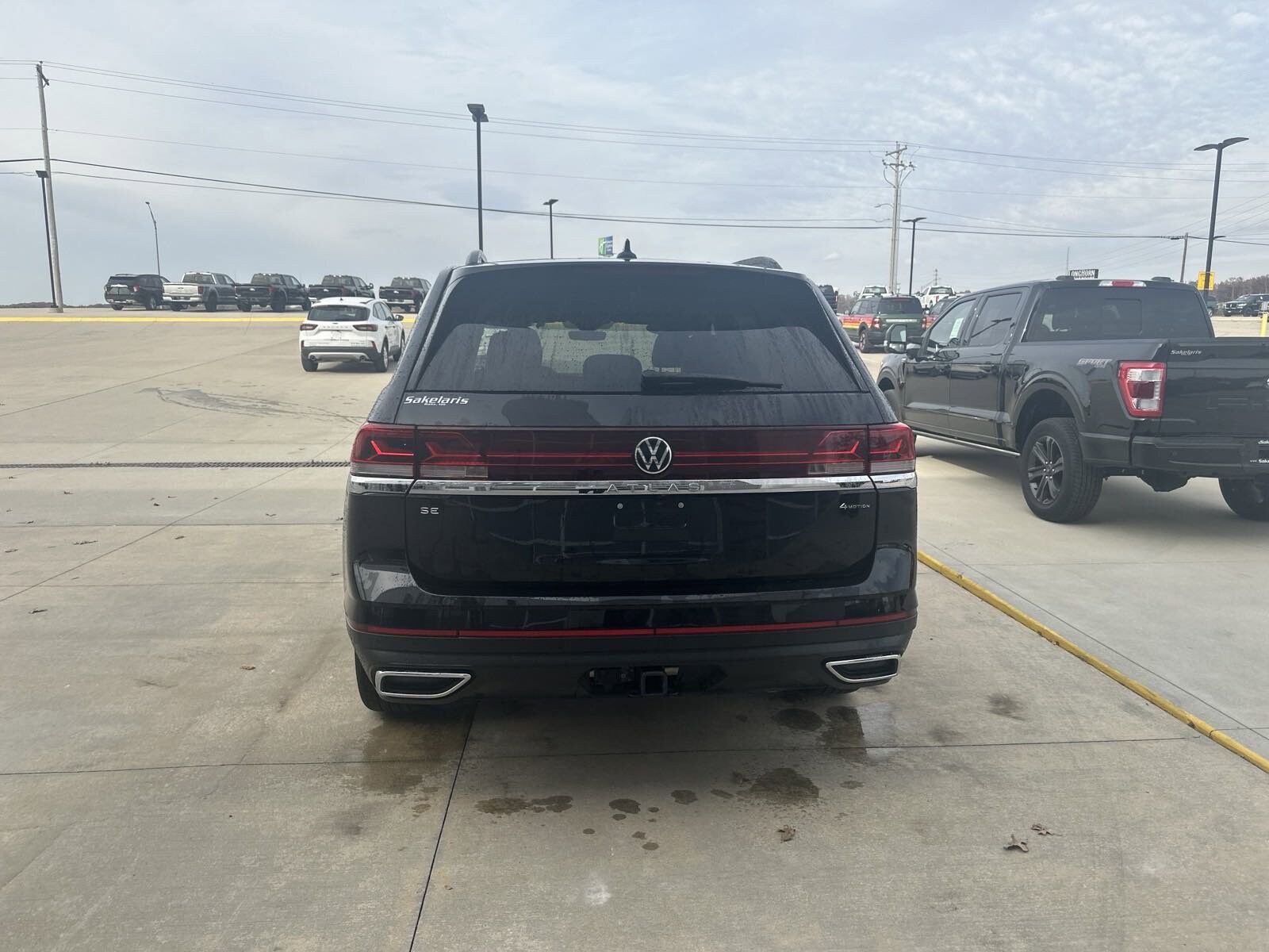 2024 Volkswagen Atlas SE Technology photo 2