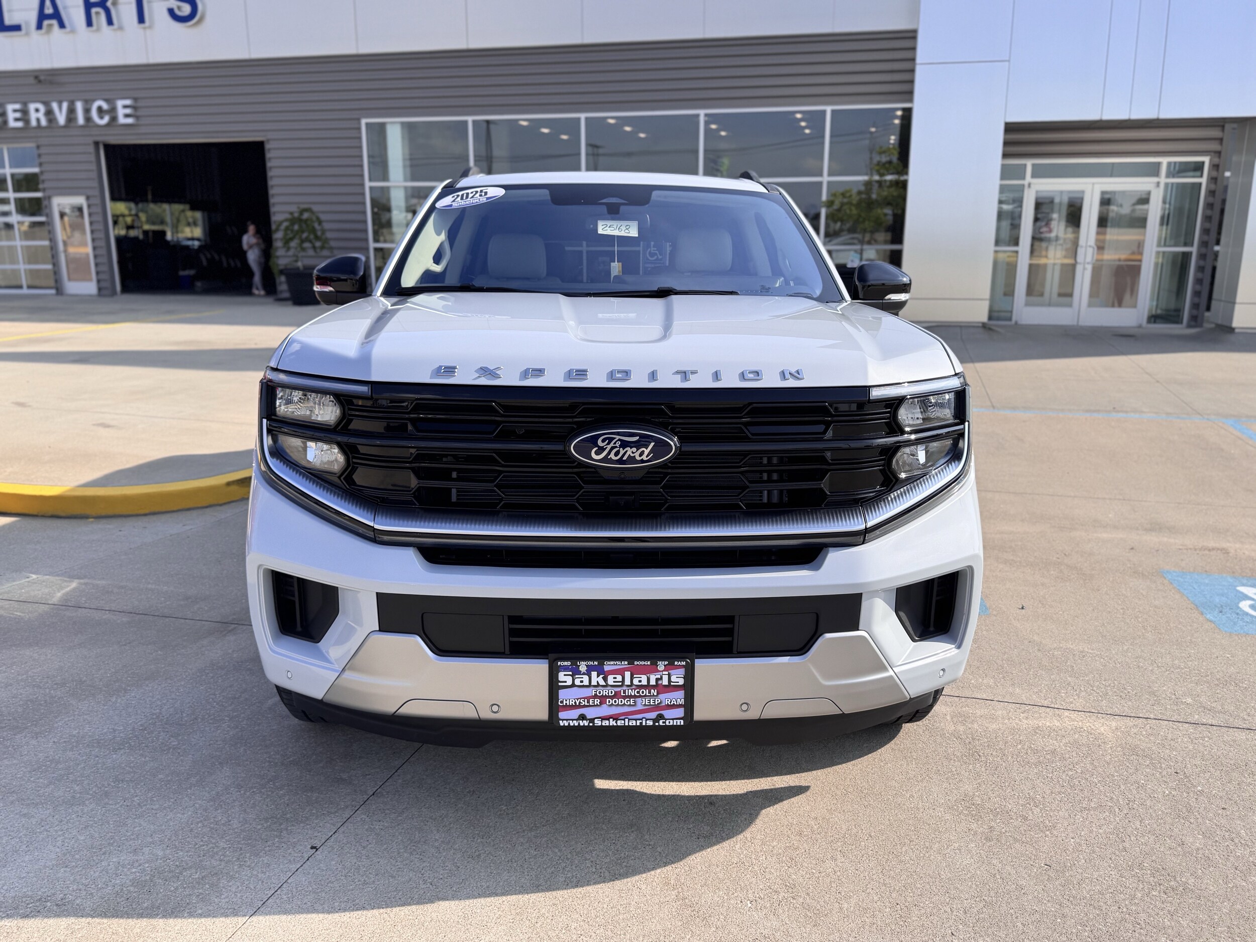 2025 Ford Expedition MAX Platinum photo 2
