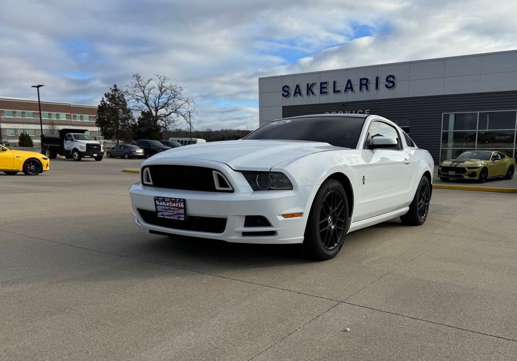 2014 Ford Mustang V6 Premium's photo
