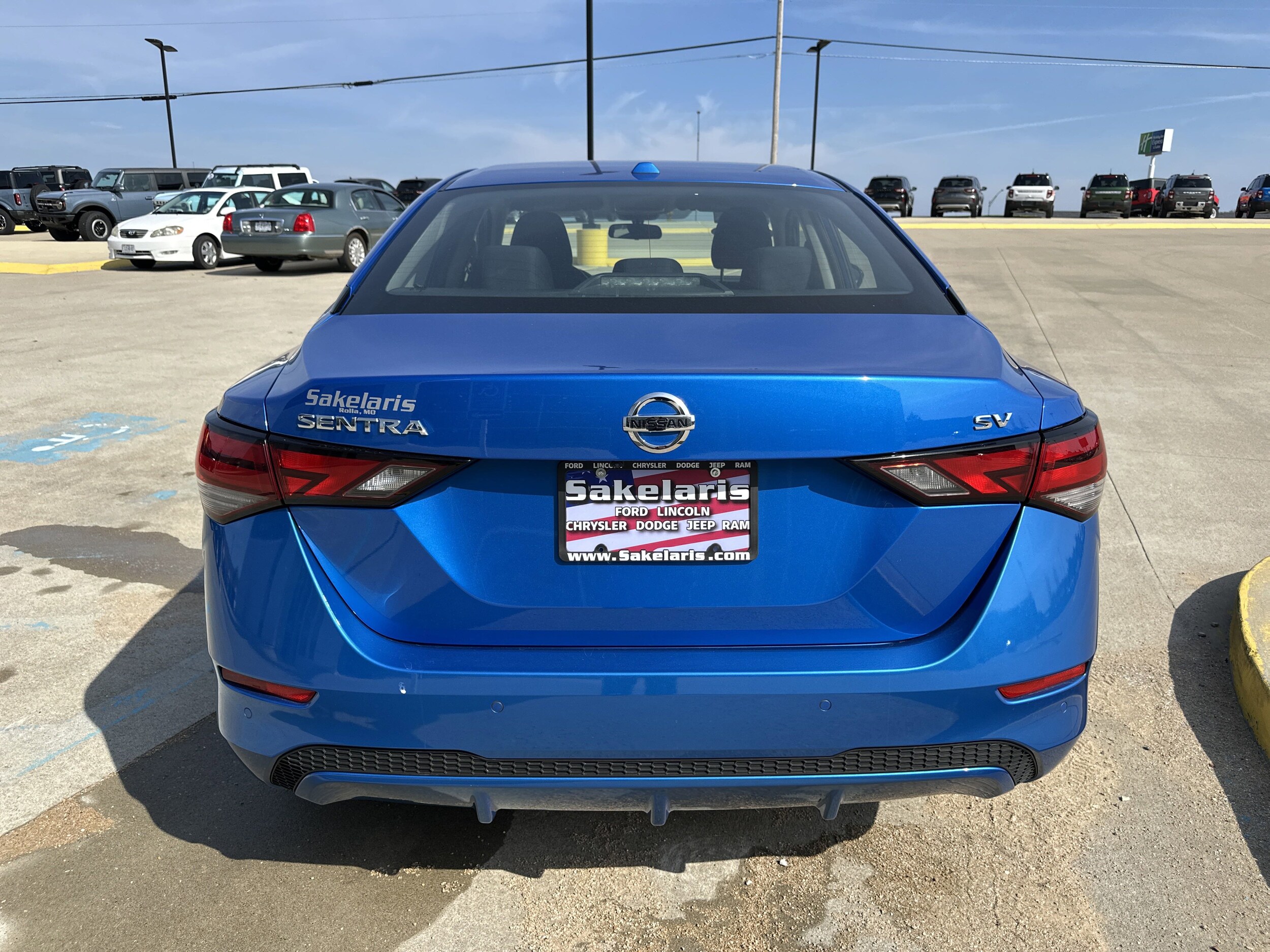 2023 Nissan Sentra SV photo 3