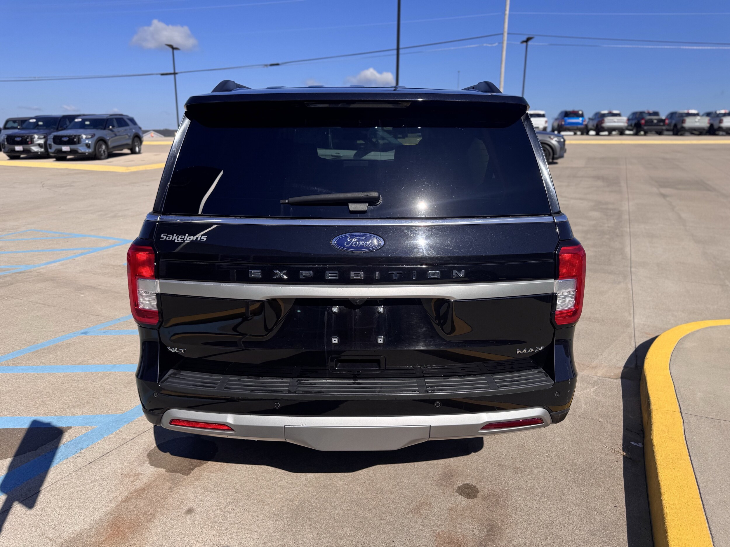 2024 Ford Expedition MAX XLT photo 3