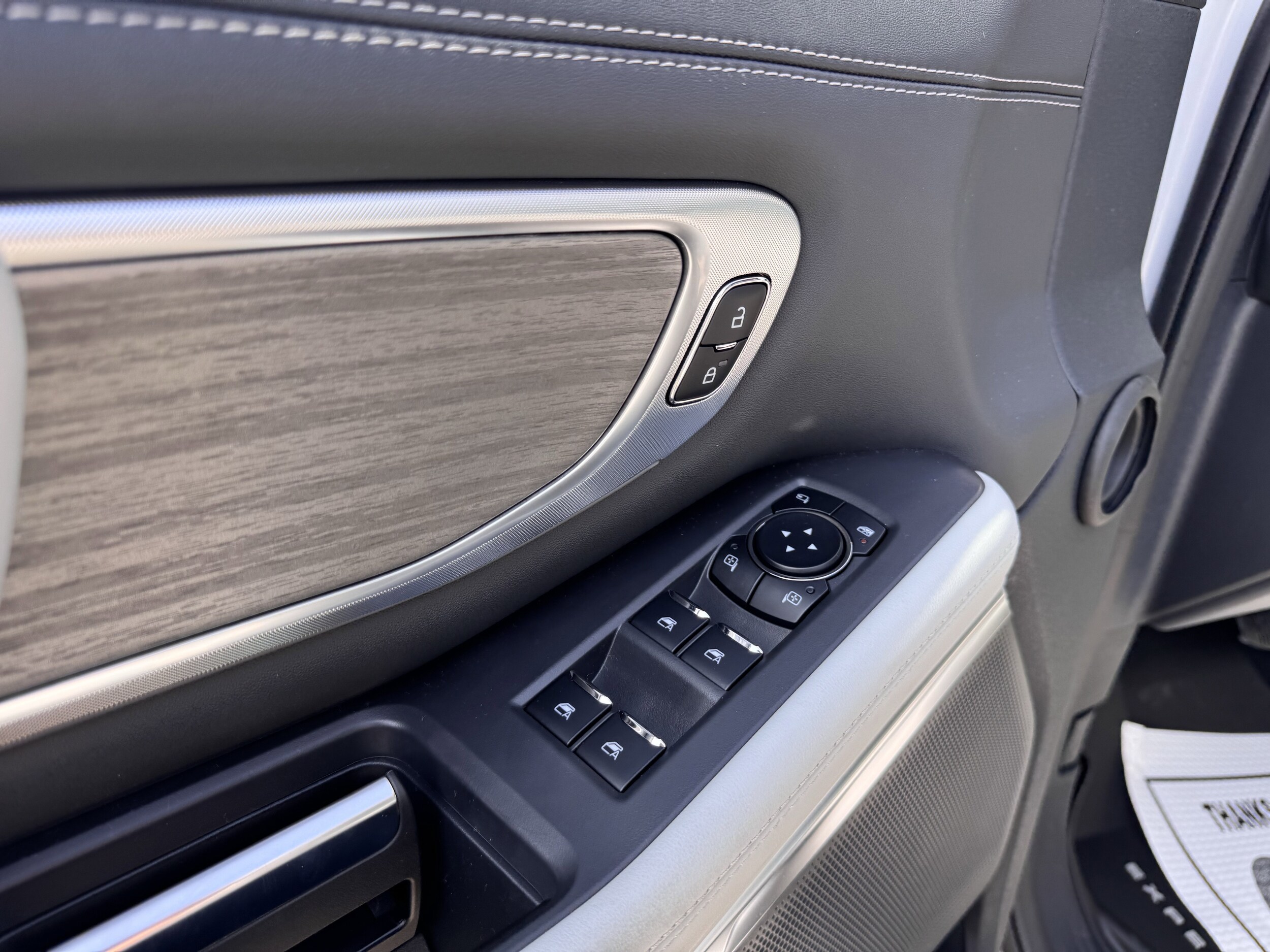 2025 Ford Expedition MAX Platinum photo 3