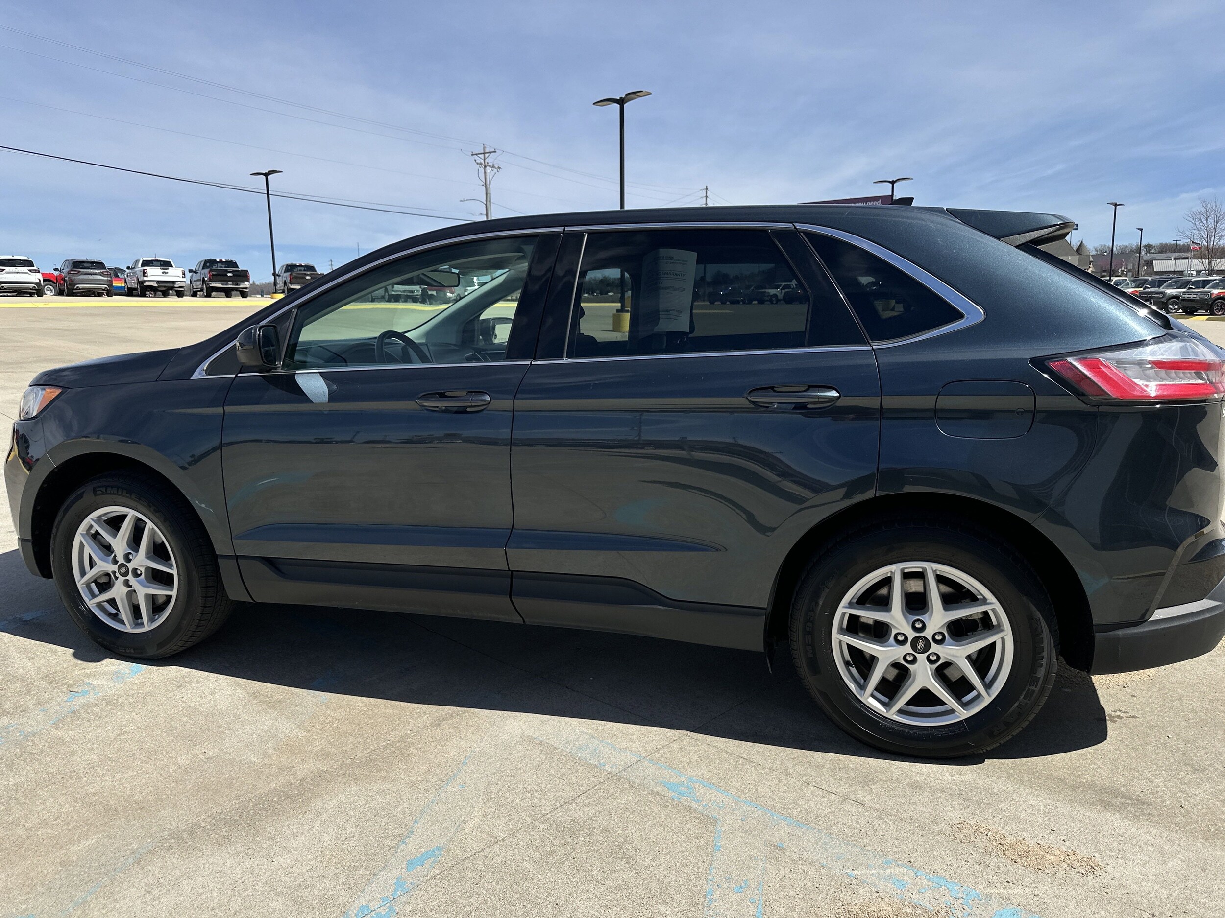 2023 Ford Edge Titanium photo 2