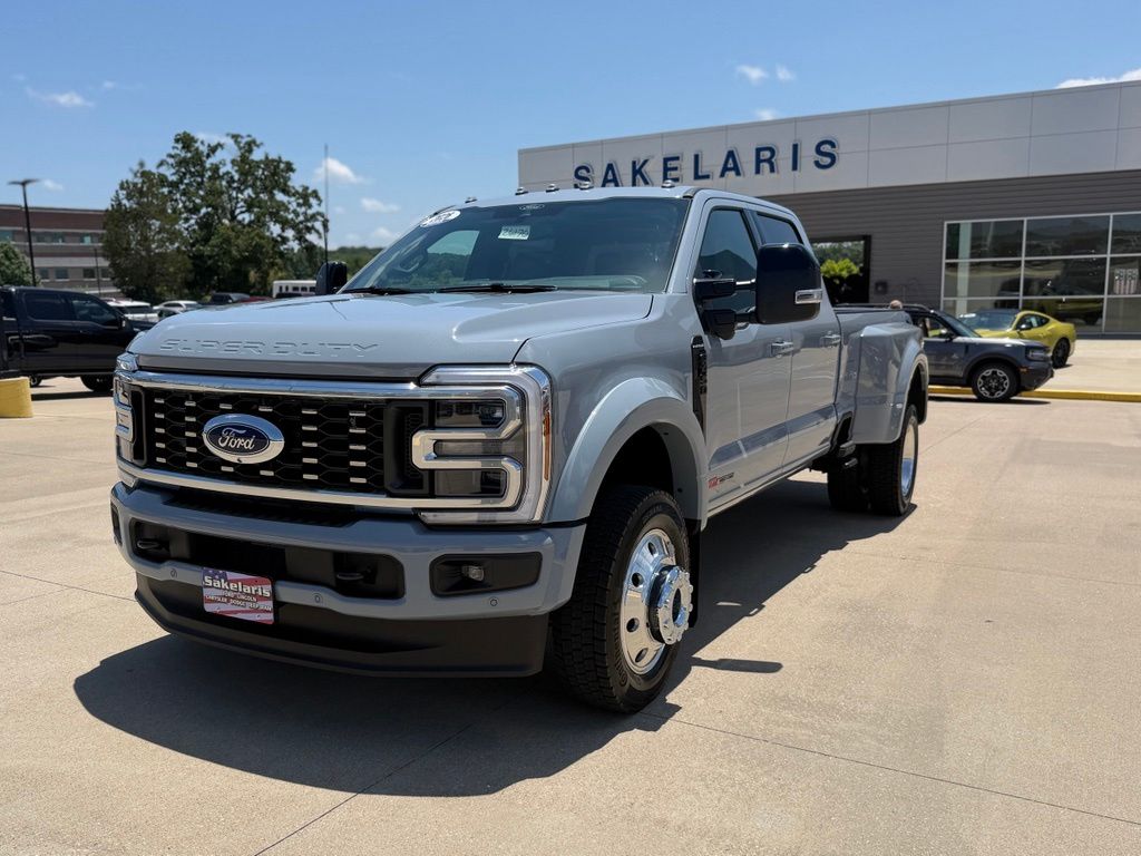 2026 Ford F-450 Platinum 4x4 Crew Cab 8' Box DRW's photo