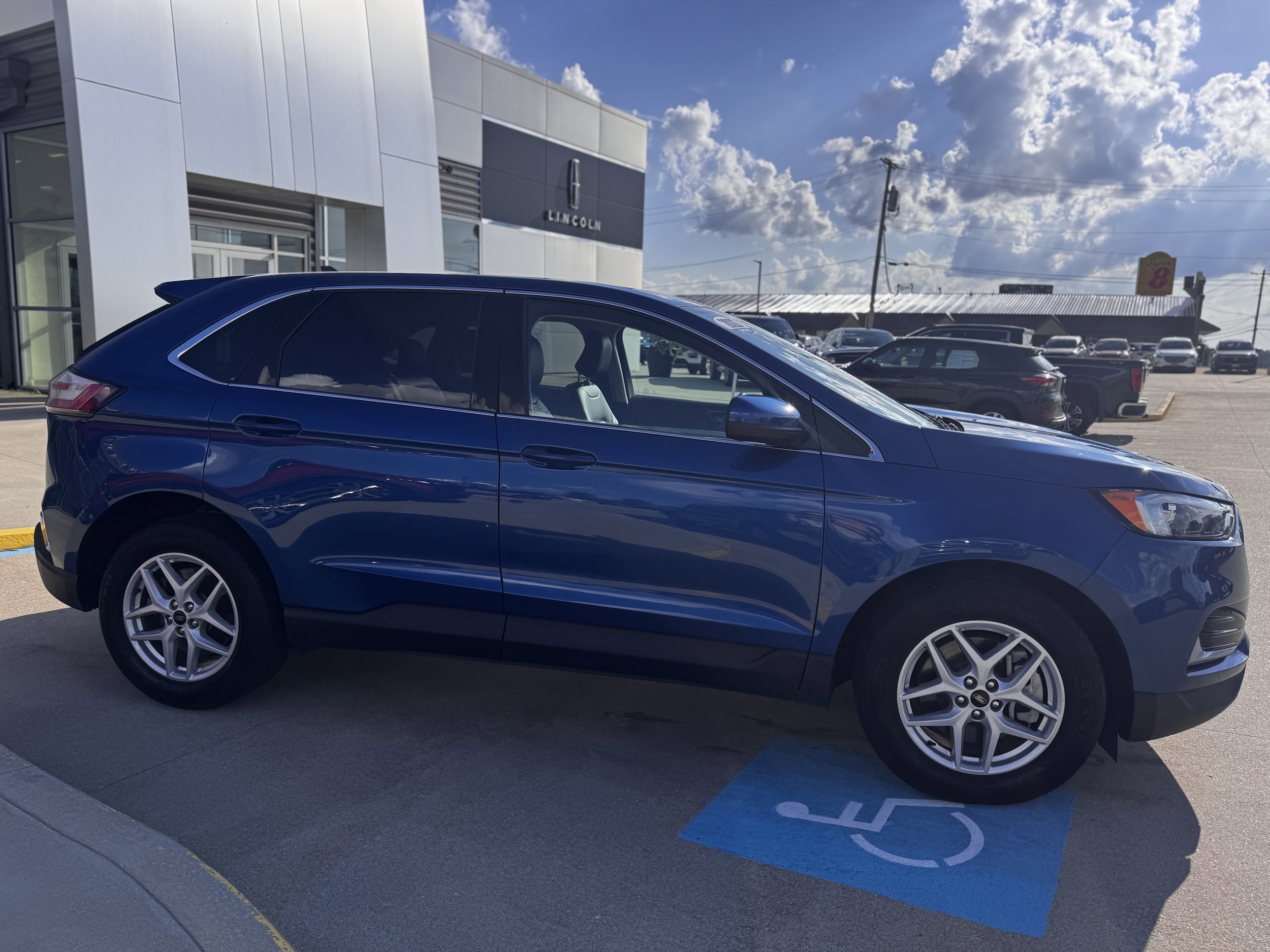 2023 Ford Edge Titanium photo 2