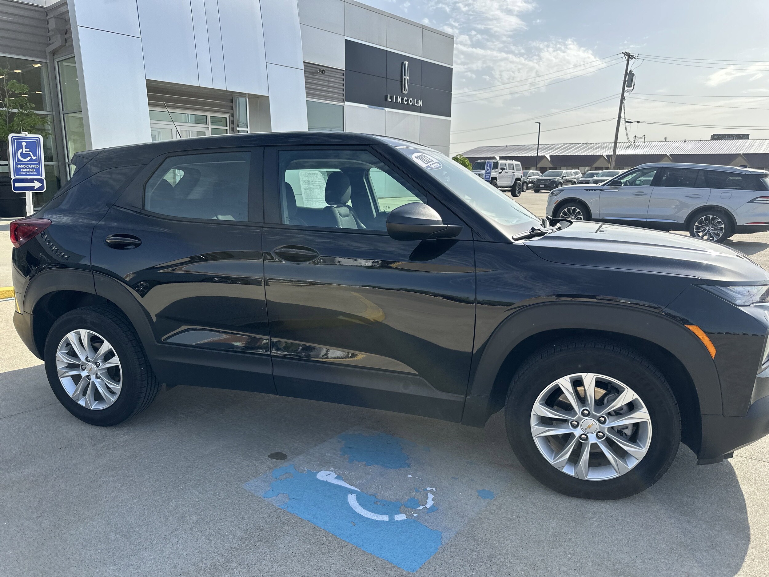 2023 Chevrolet Trailblazer LS photo 3