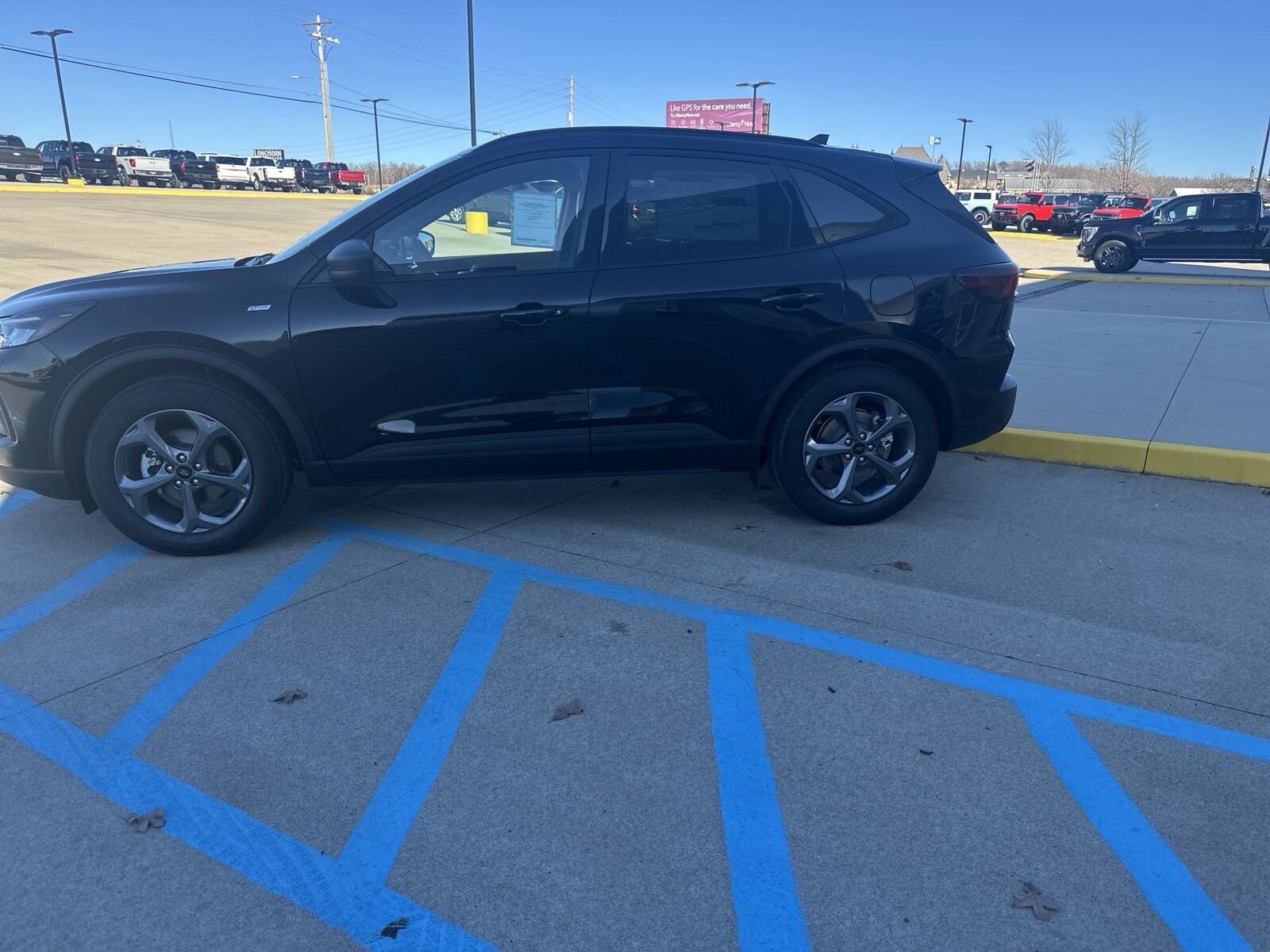 2025 Ford Escape ST-Line photo 4