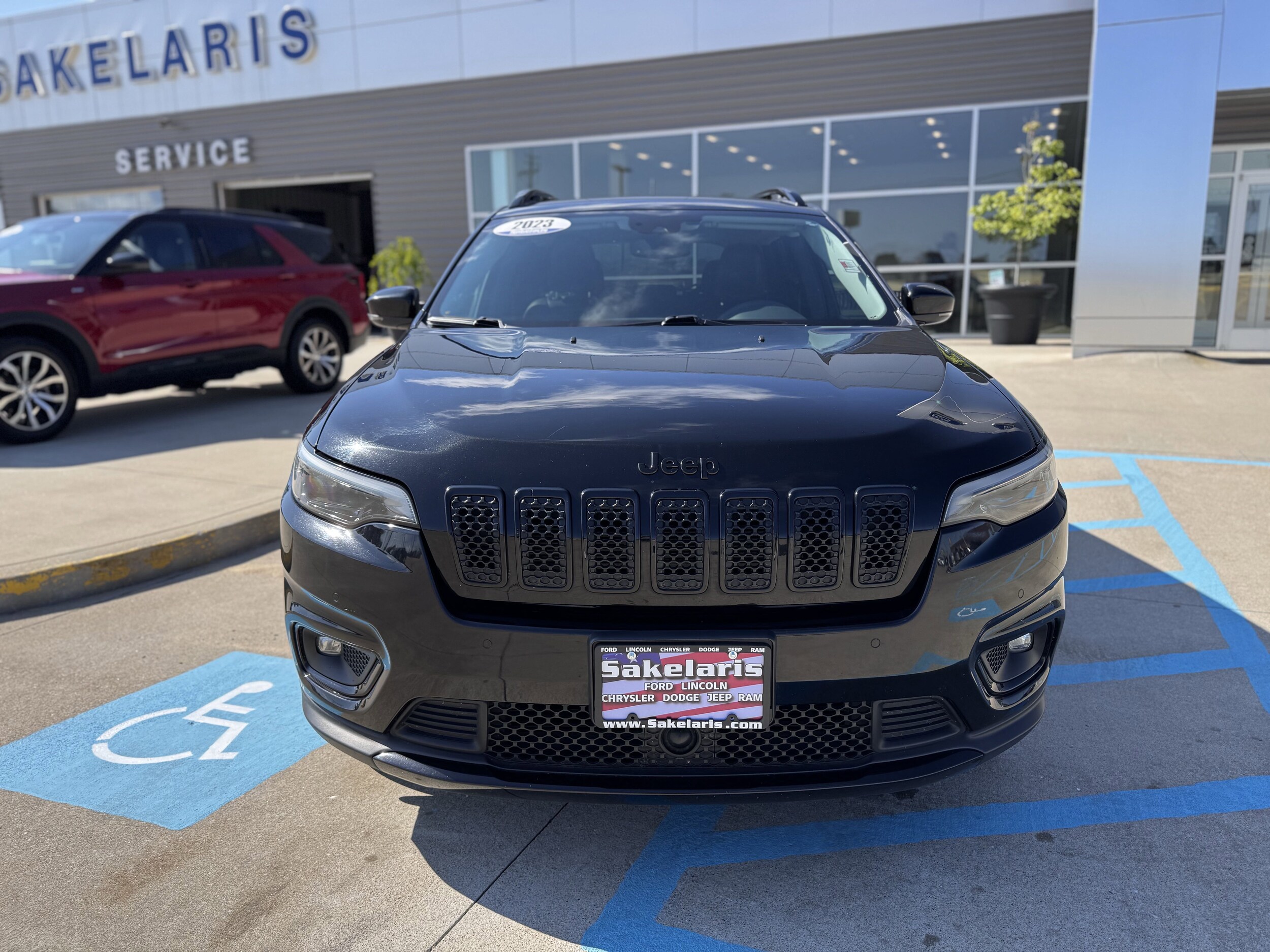 2023 Jeep Cherokee Altitude Lux photo 2