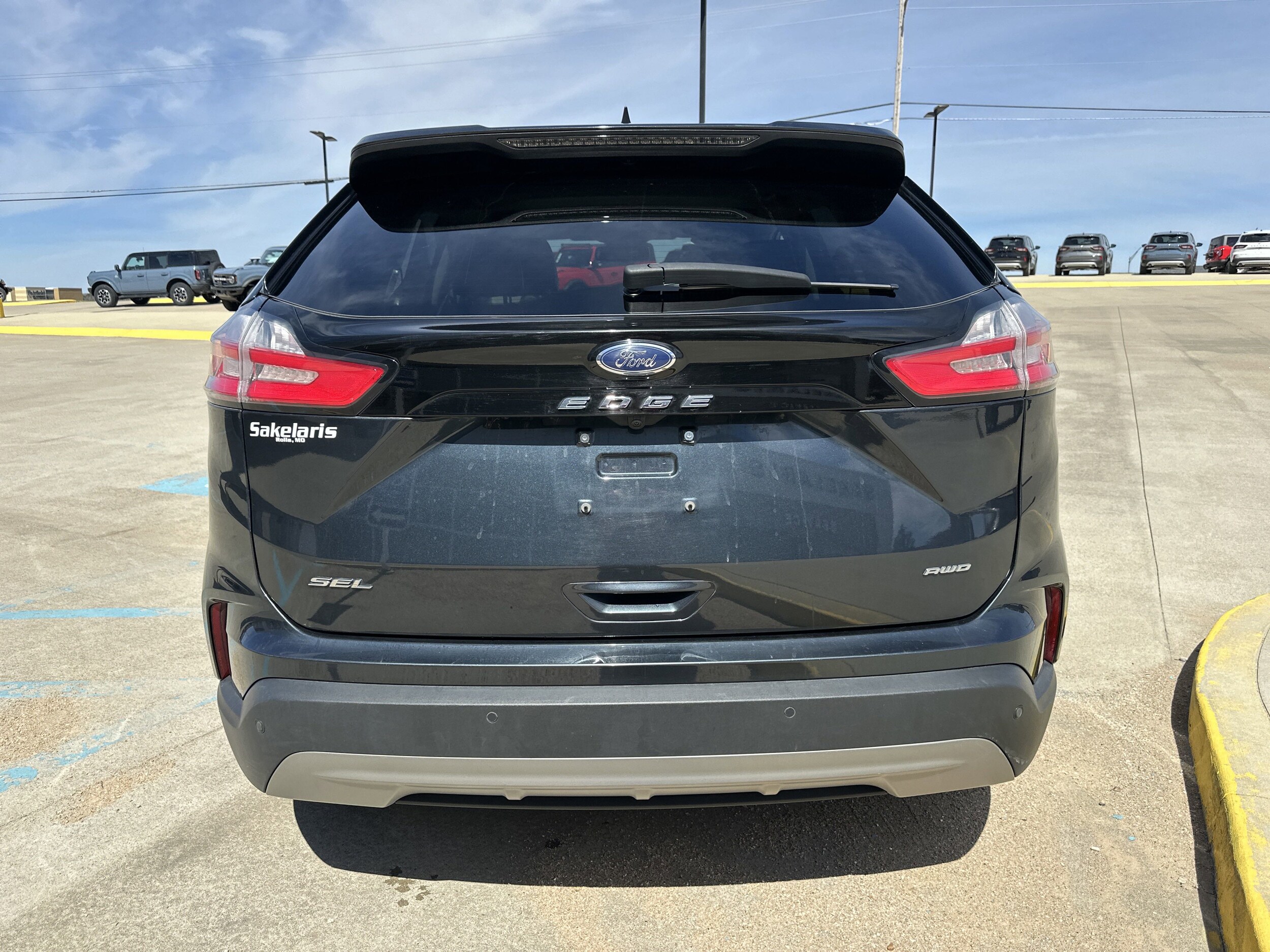 2023 Ford Edge Titanium photo 2