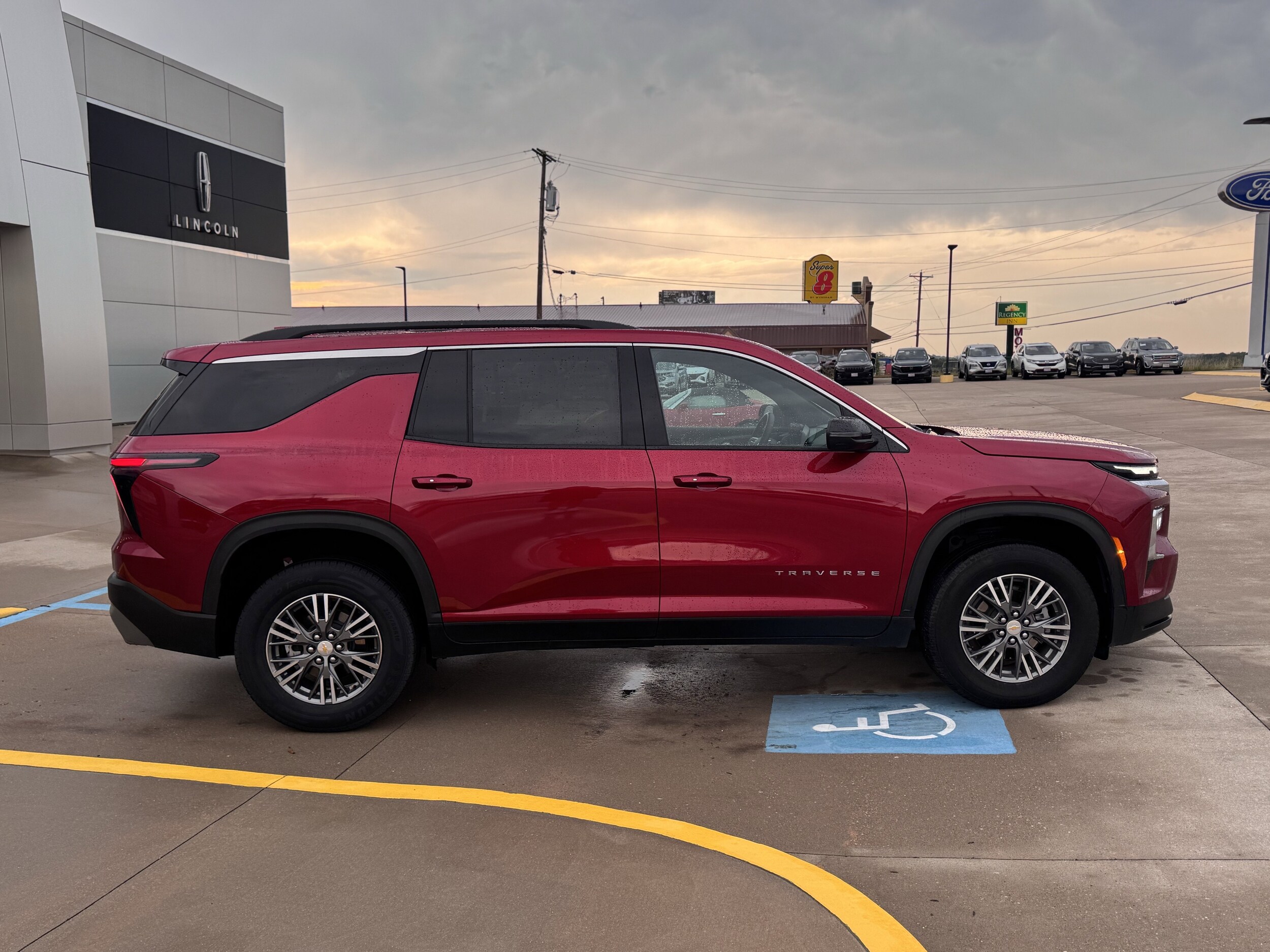 2025 Chevrolet Traverse photo 3