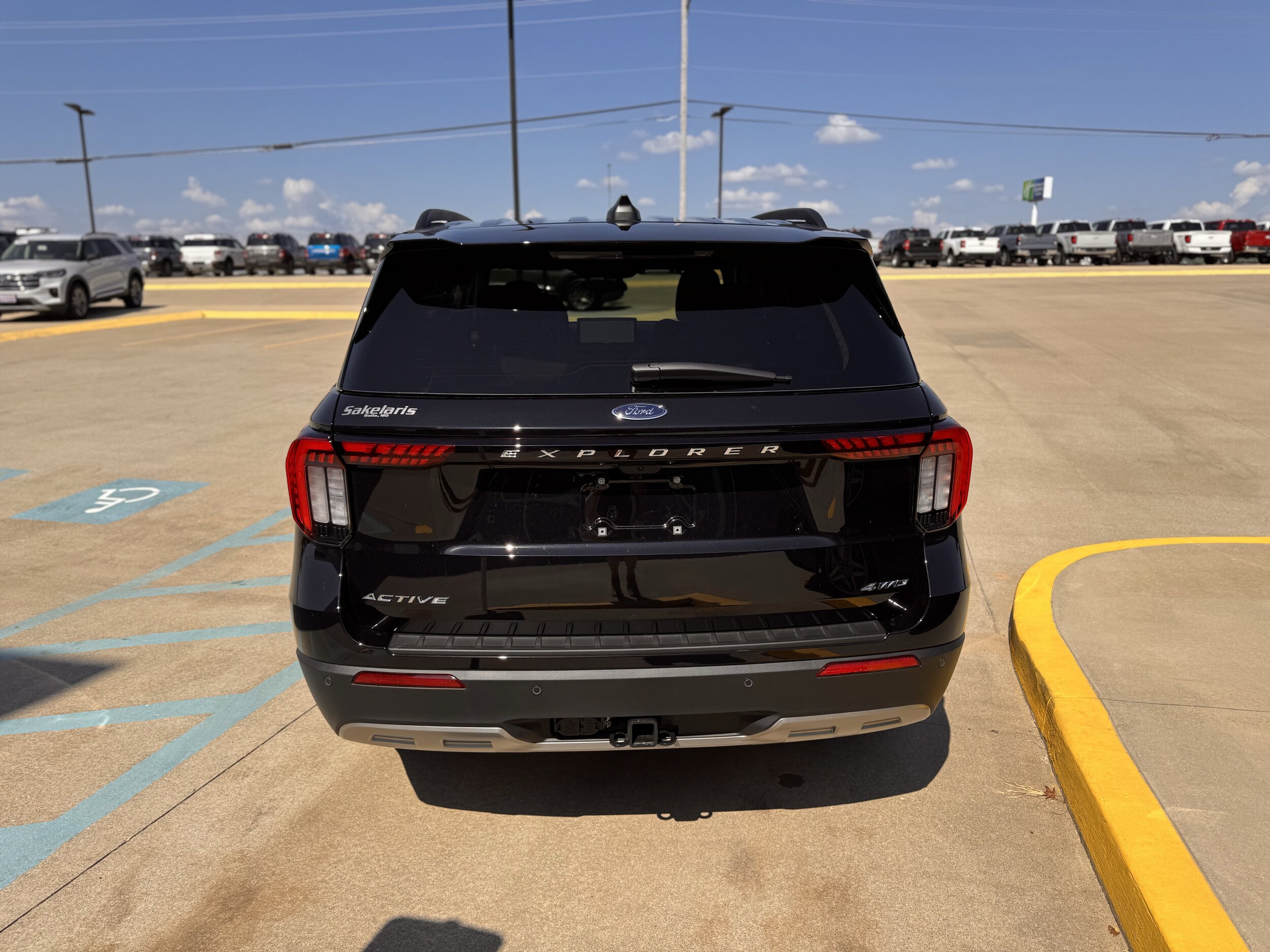 2025 Ford Explorer photo 3