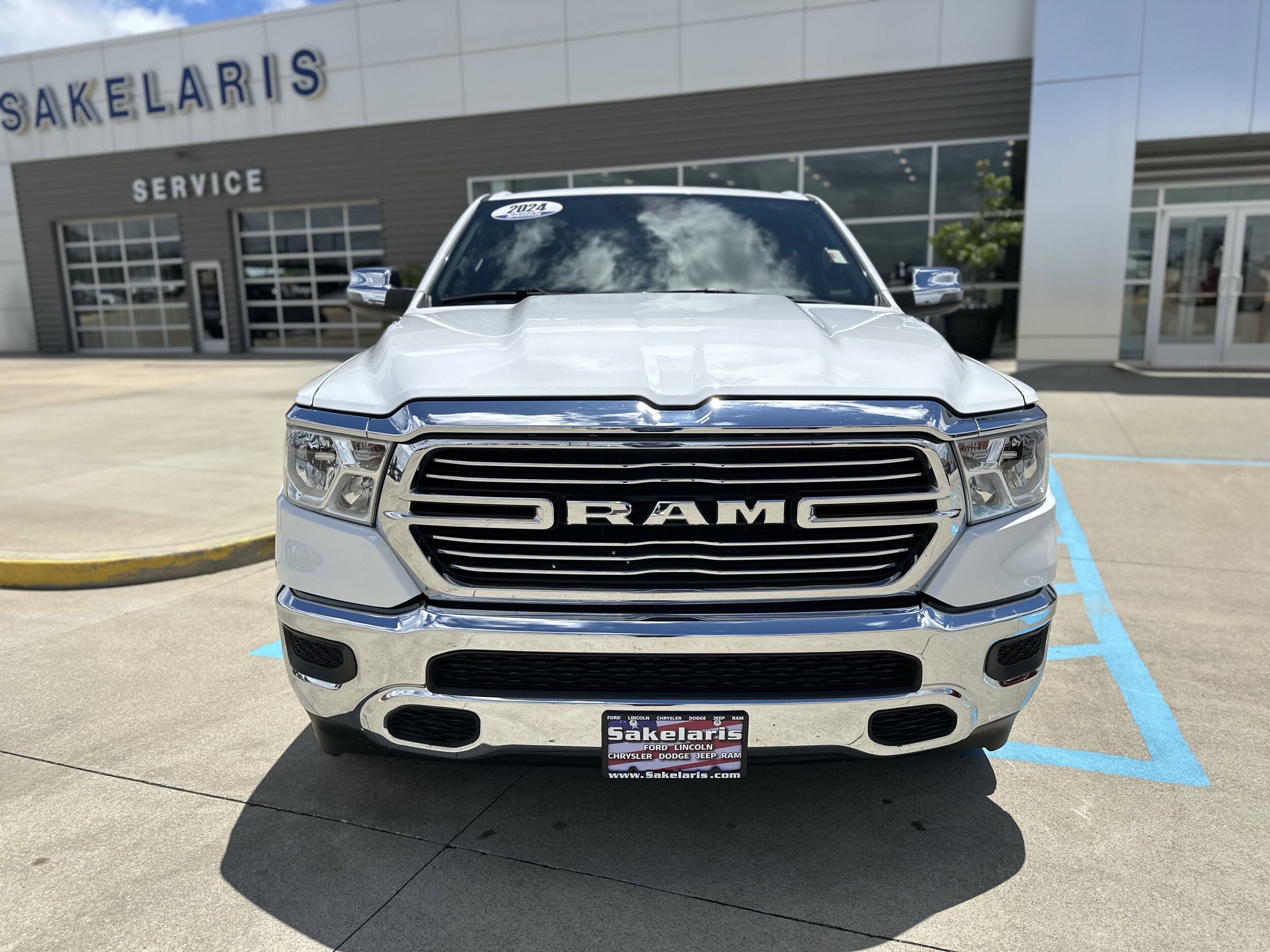 2024 Ram 1500 Laramie photo 2